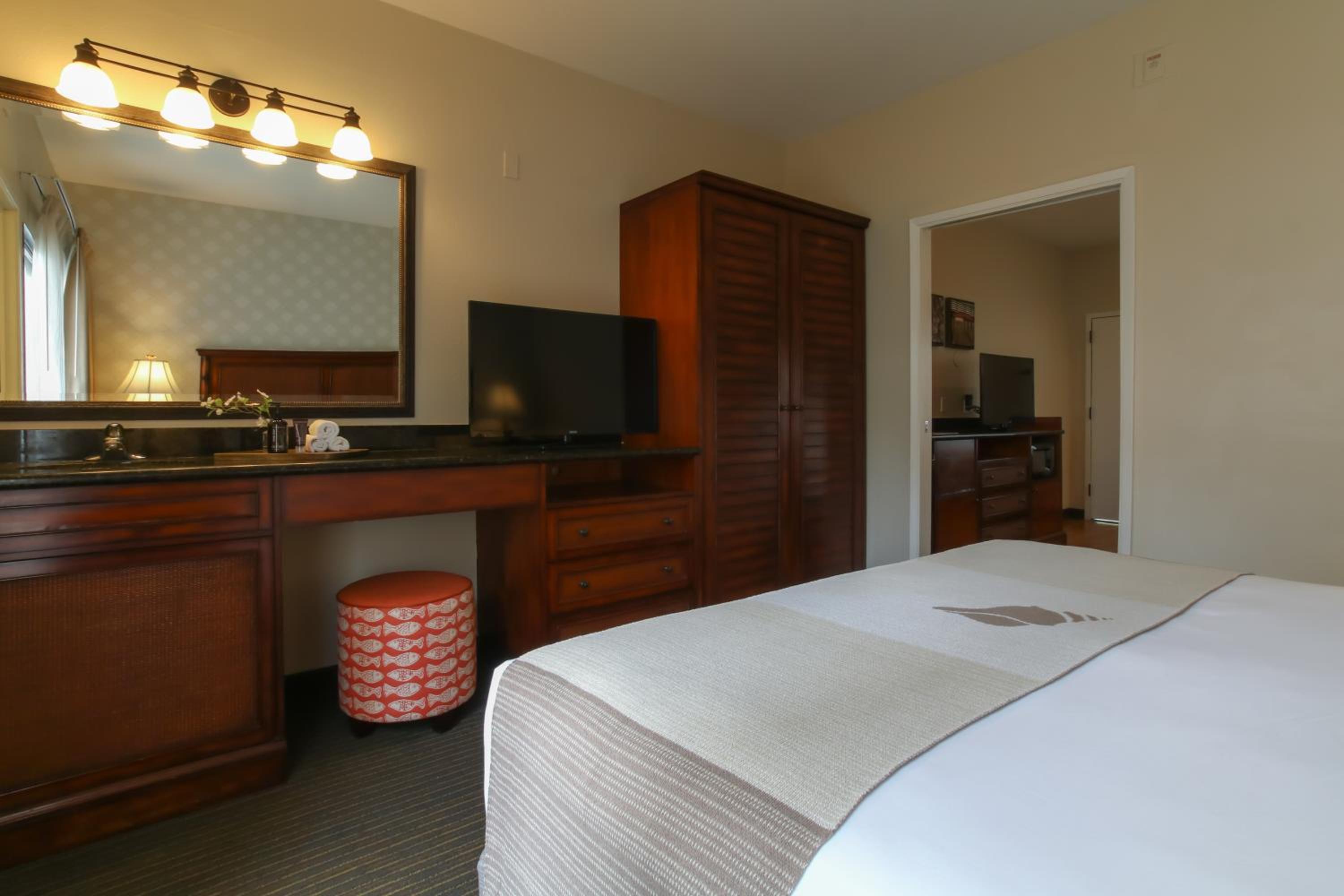 Pool View King Suite Sleeper Sofa - Photo 4