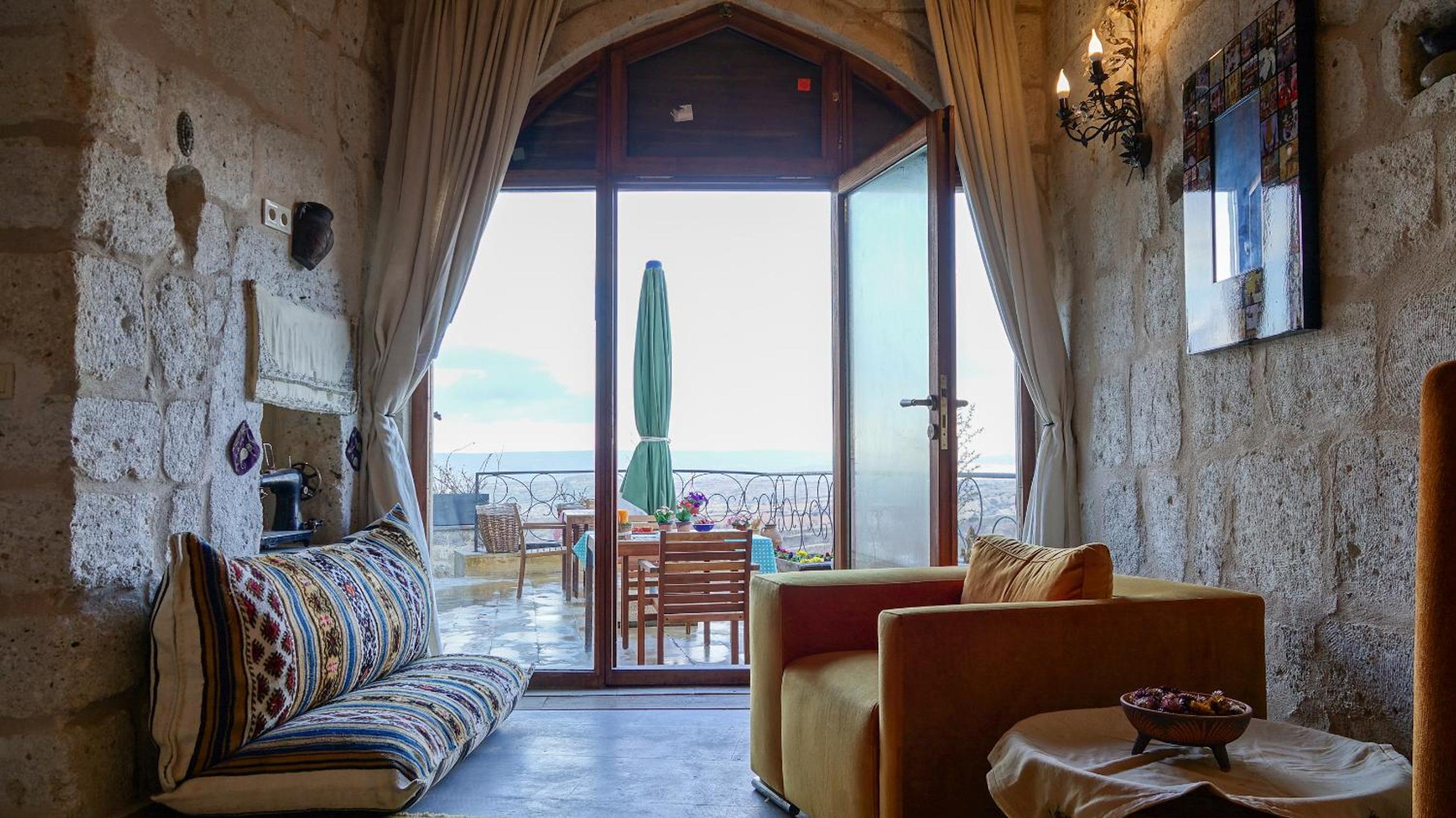 Suite with Mountain View - Photo 16