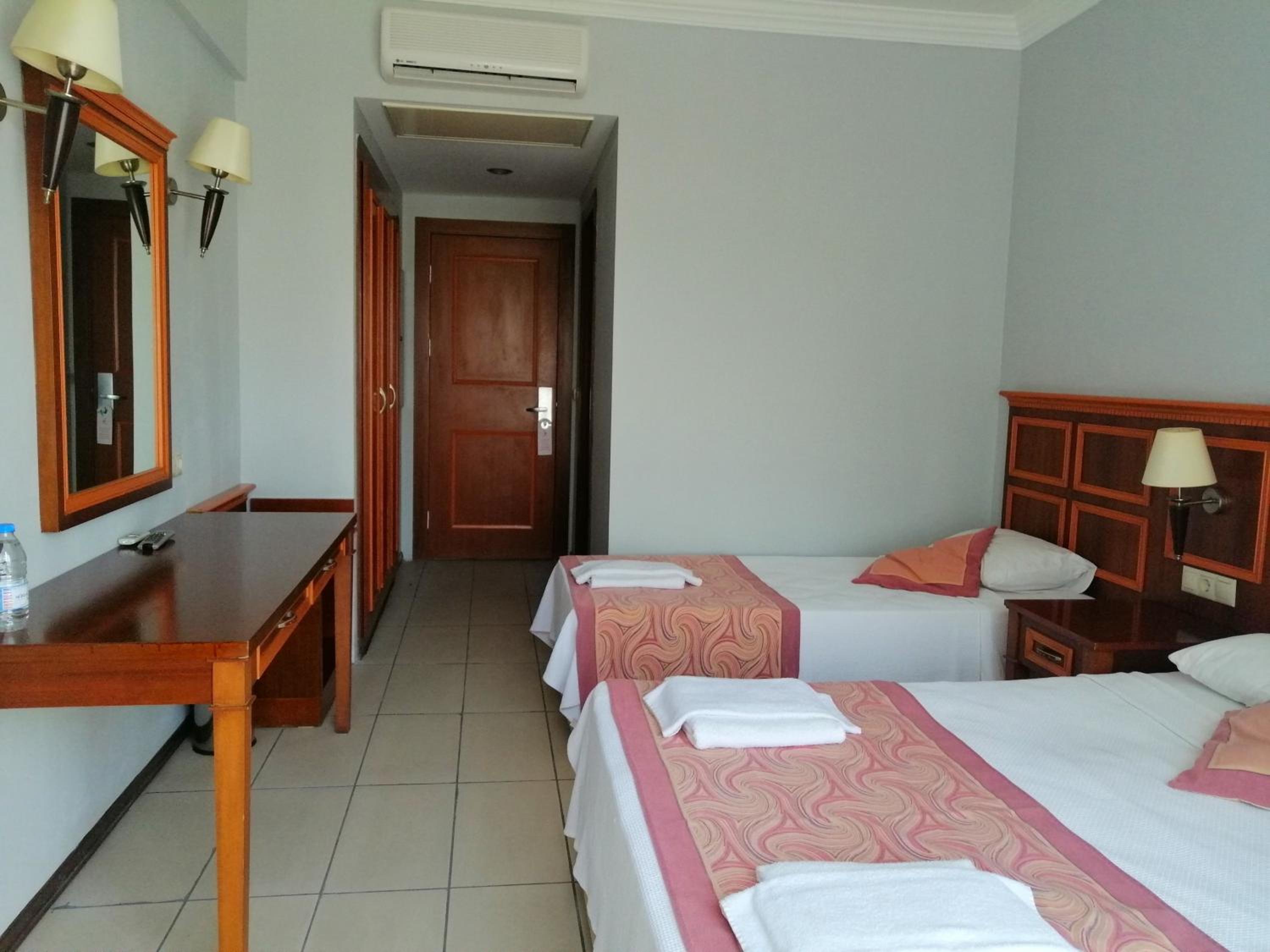 Standard Triple Room photo 3