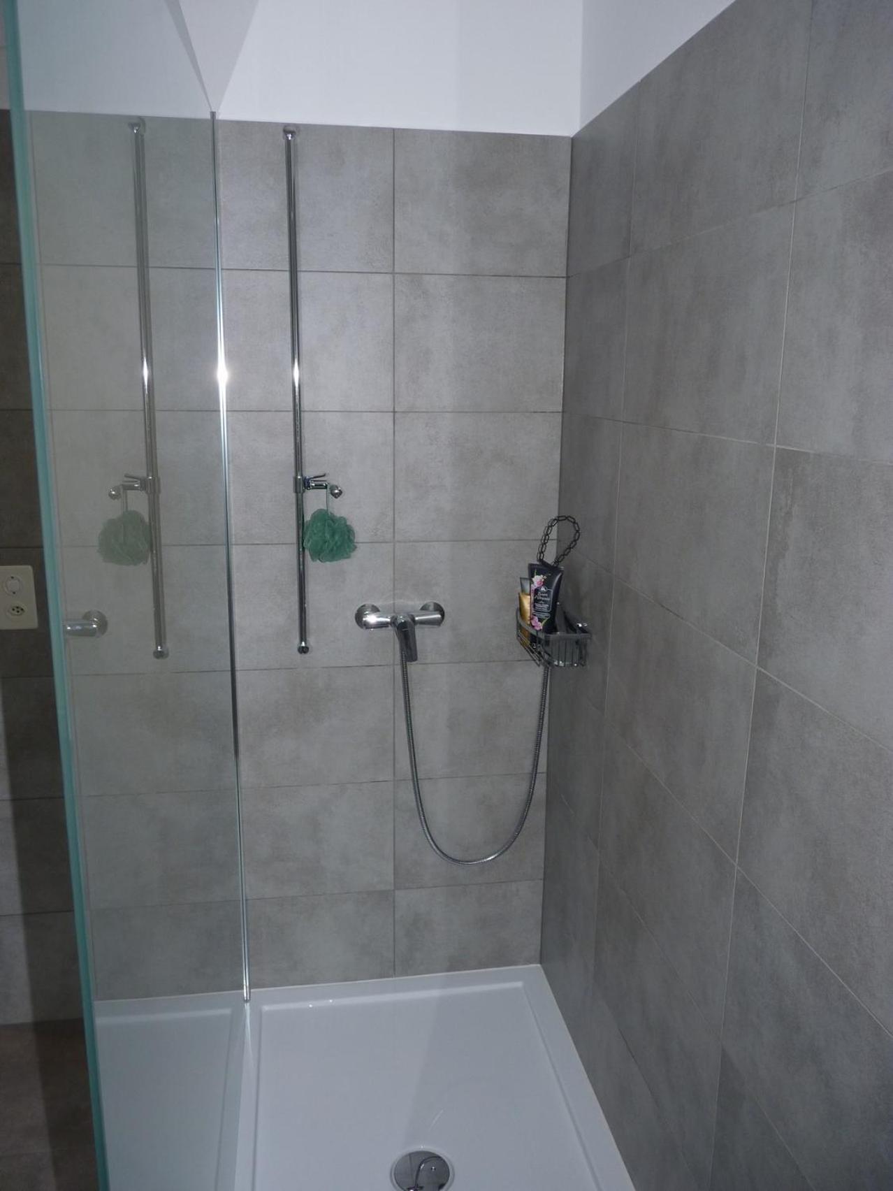 Large Double Room with Shared Bathroom photo 2
