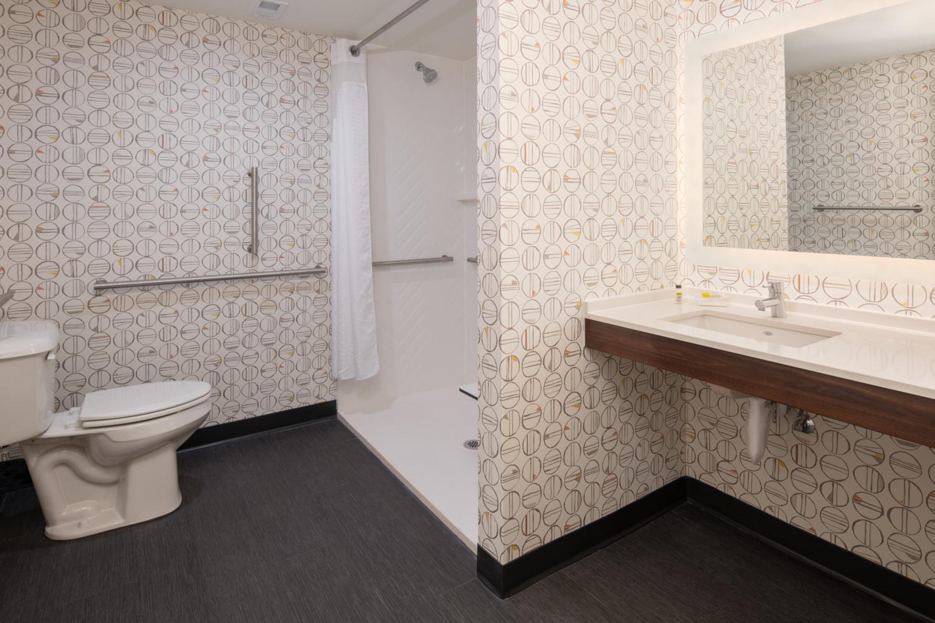 King Room - Mobility Access/Hearing Accessible photo 2