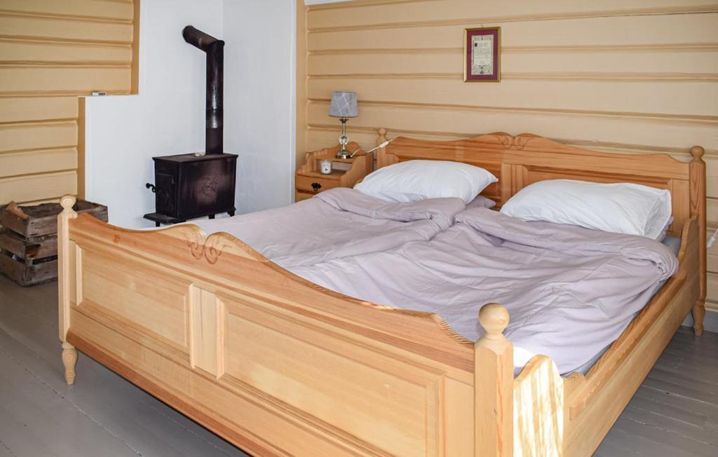 Three-Bedroom House photo 3