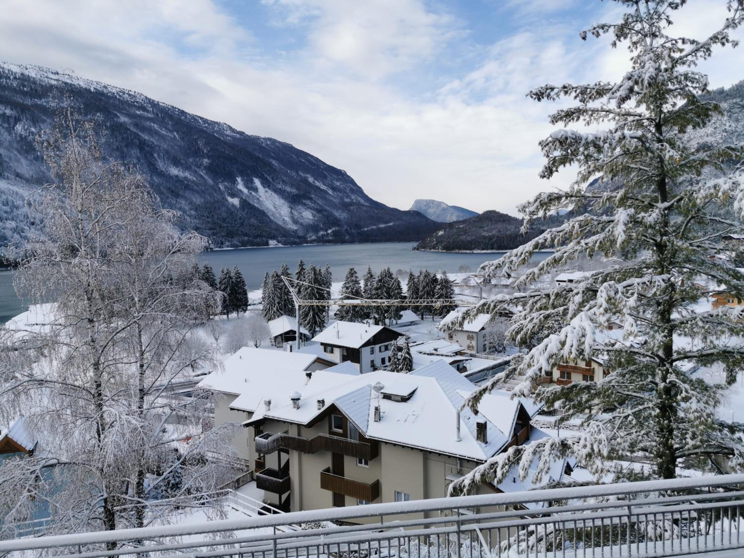 Double or Twin Room with Balcony and Lake View - Photo 32