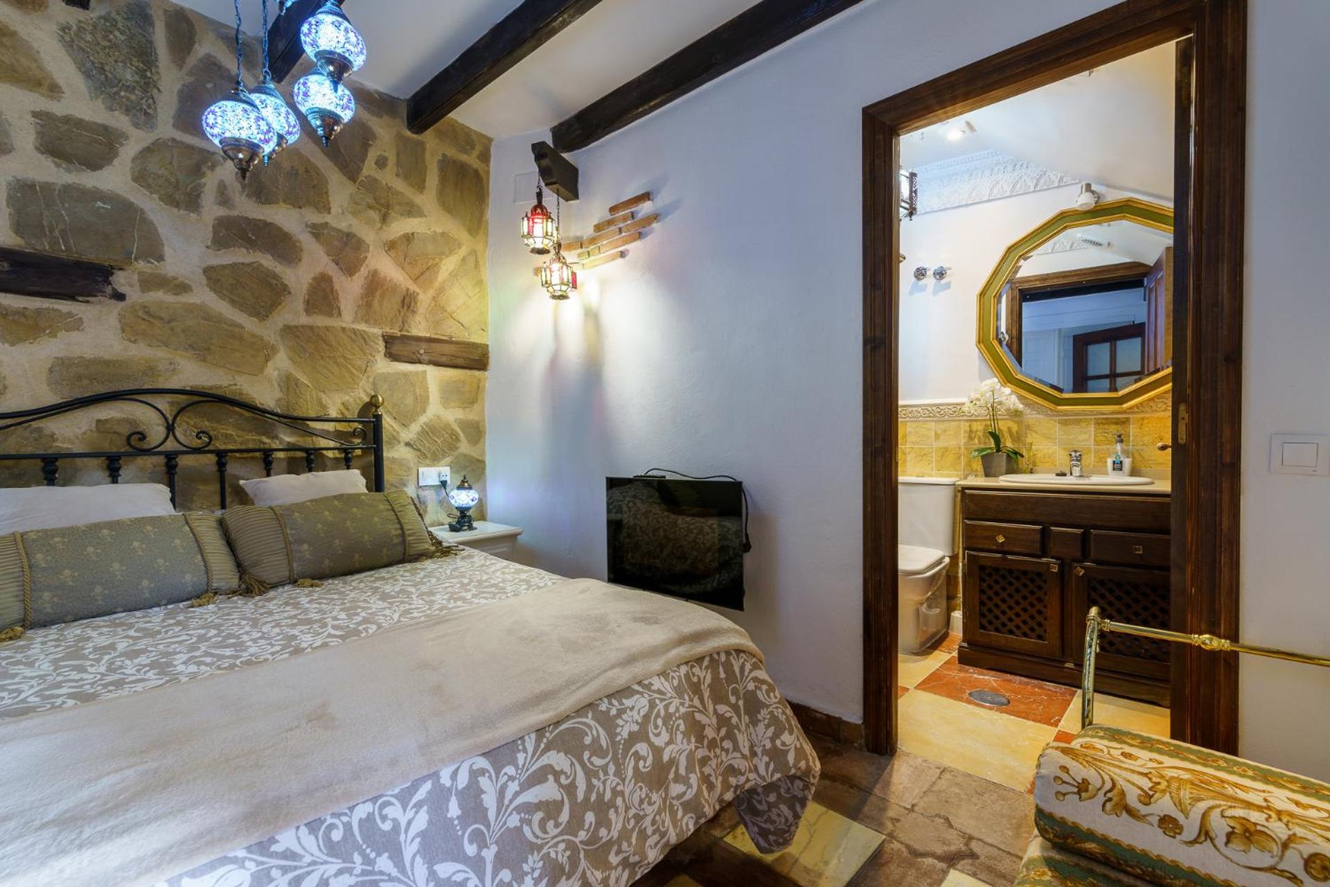 One-Bedroom Apartment - Photo 9
