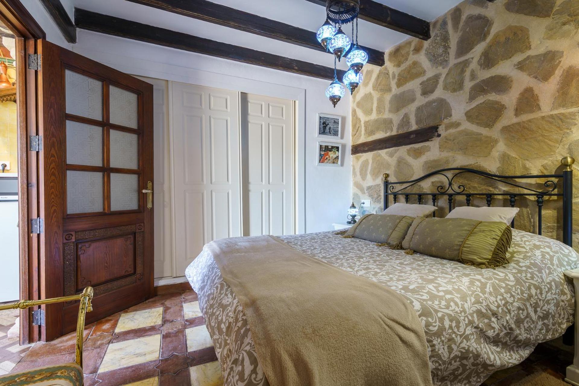 One-Bedroom Apartment - Photo 11
