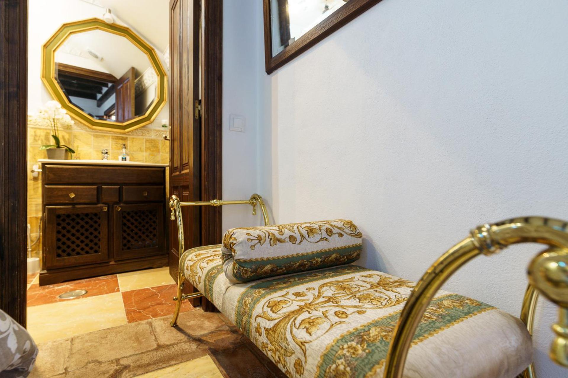 One-Bedroom Apartment - Photo 8