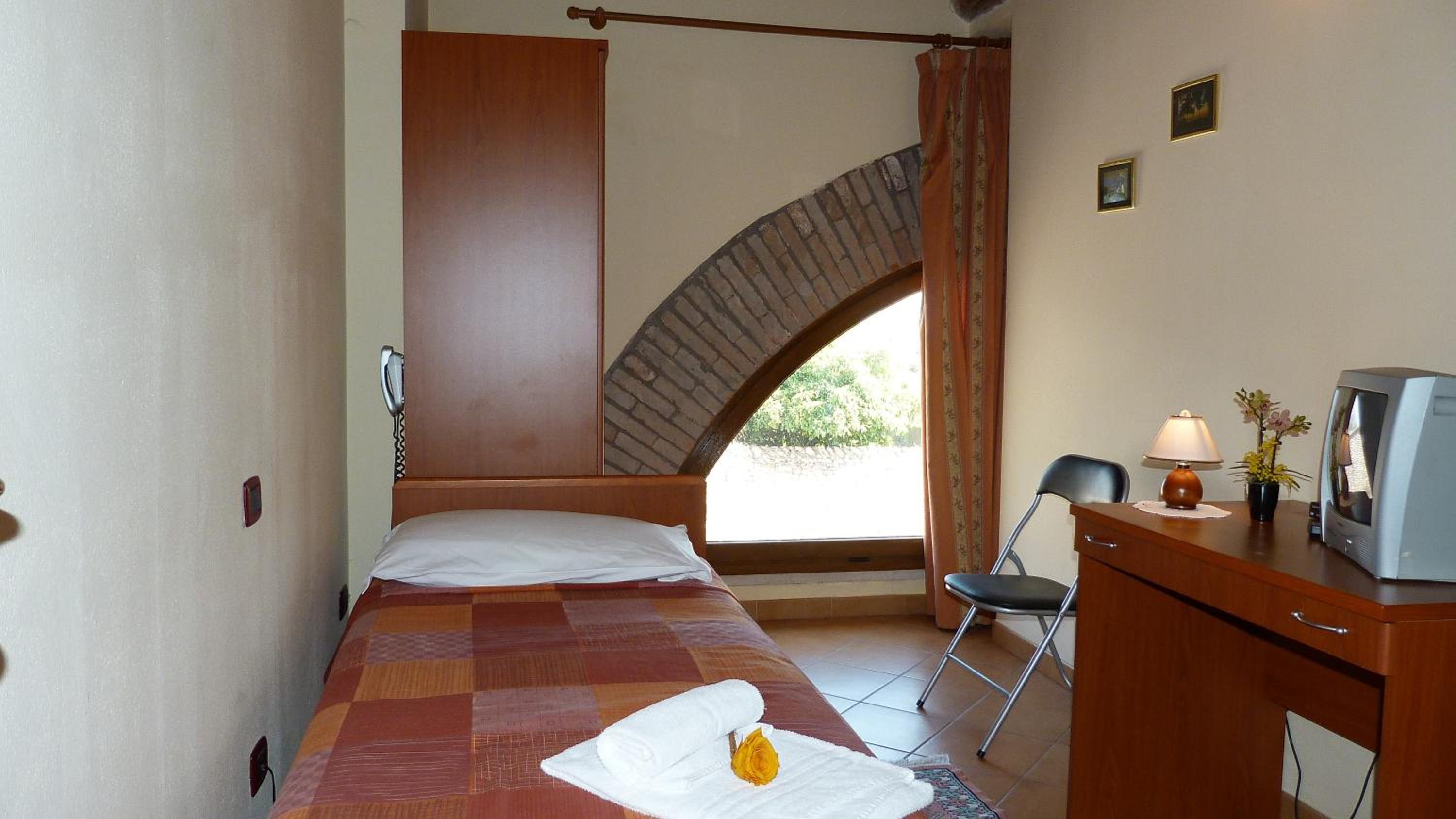 Single Room photo 2