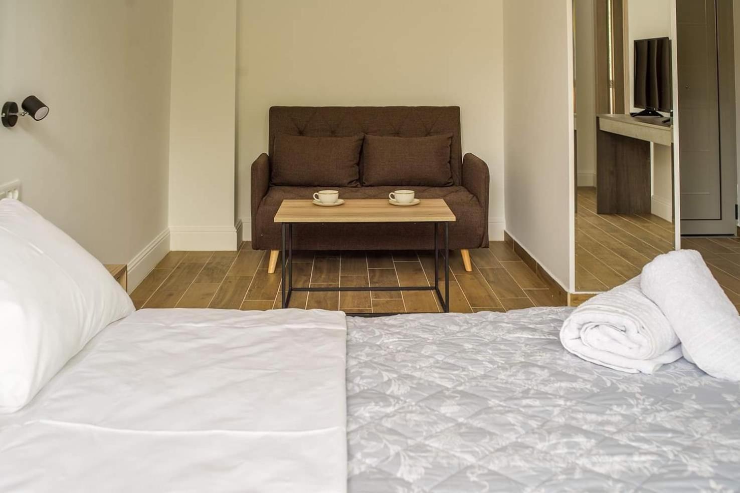 Family Room - Photo 8