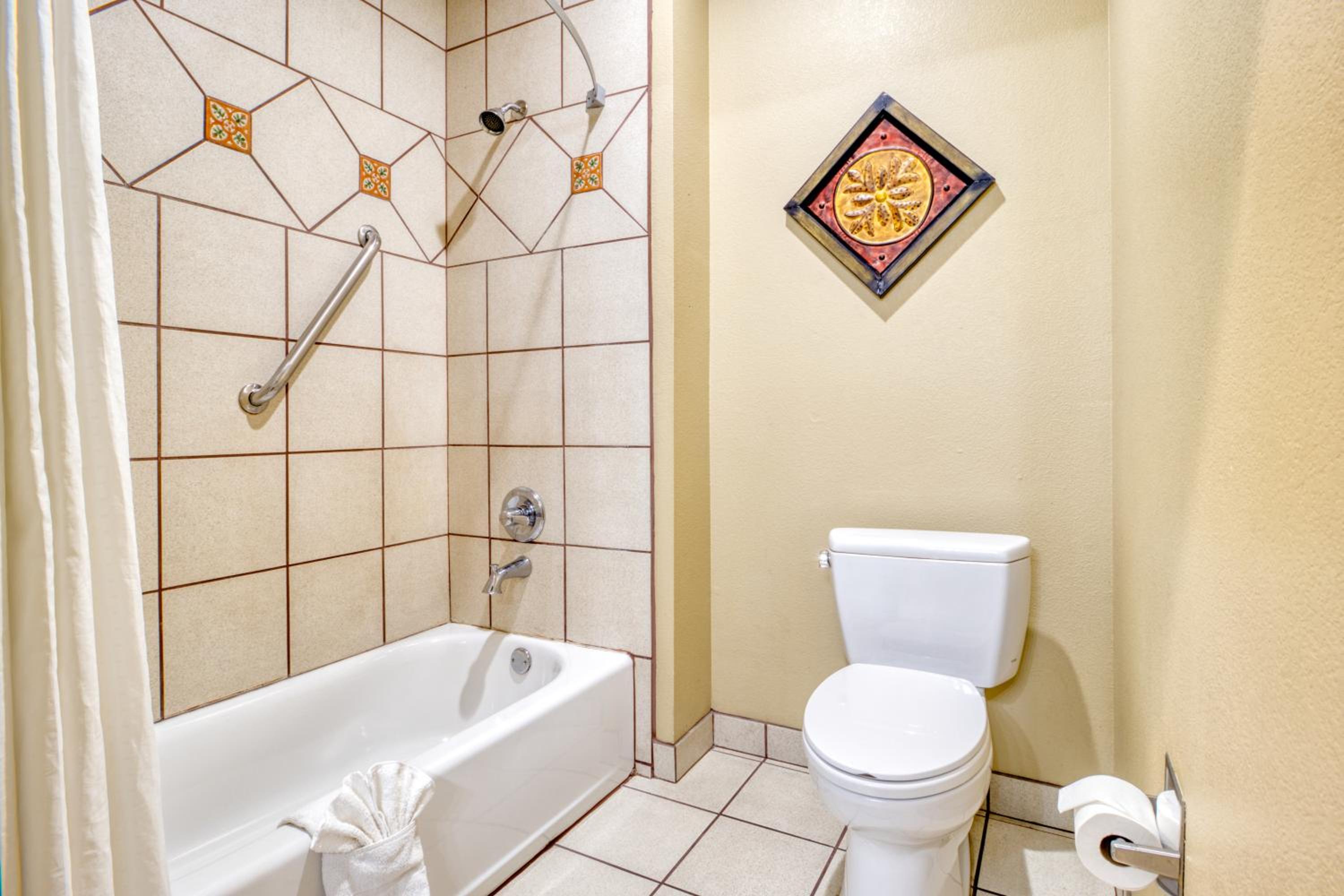 King Room - Non-Smoking - Photo 7