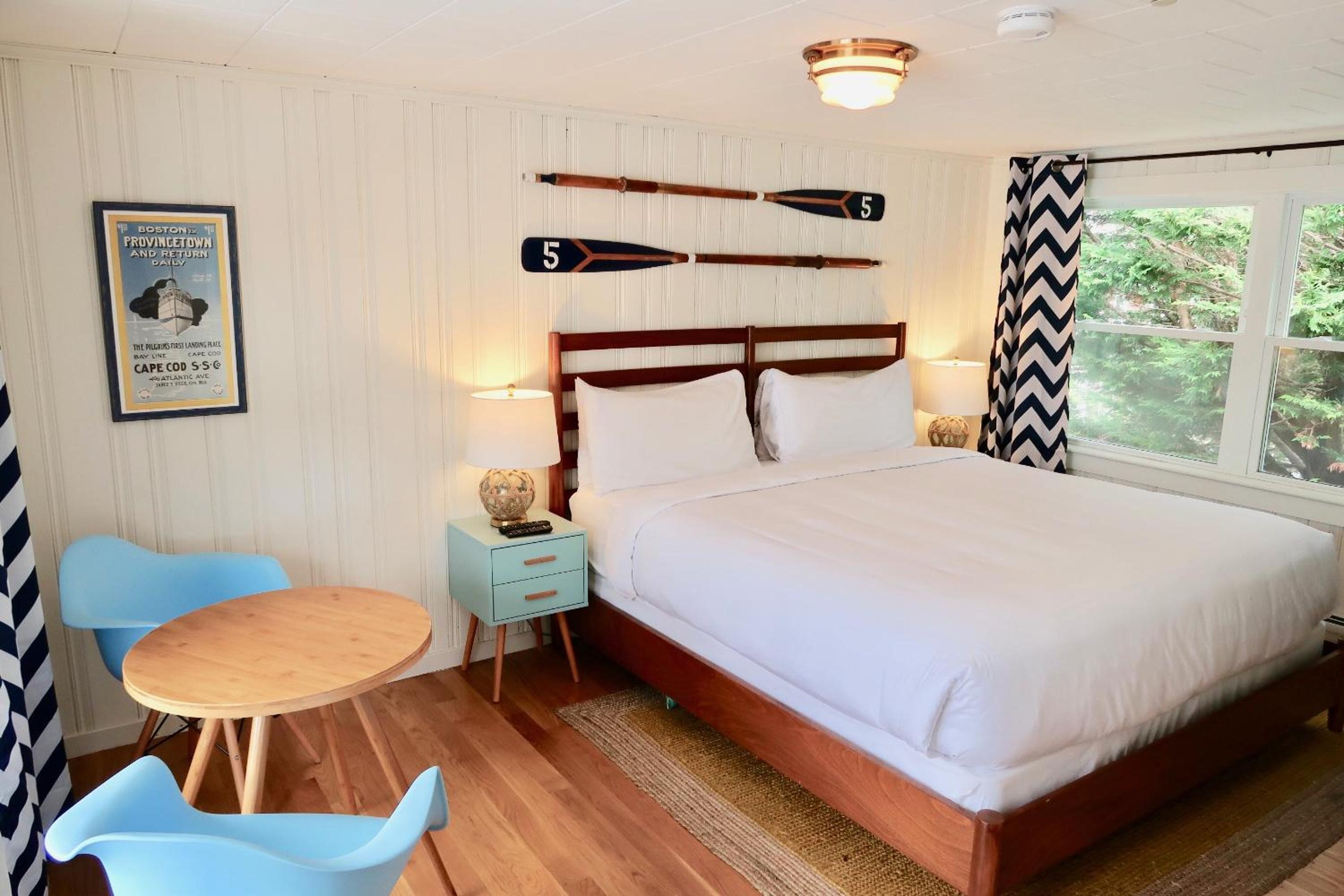 Deluxe King Room photo 1