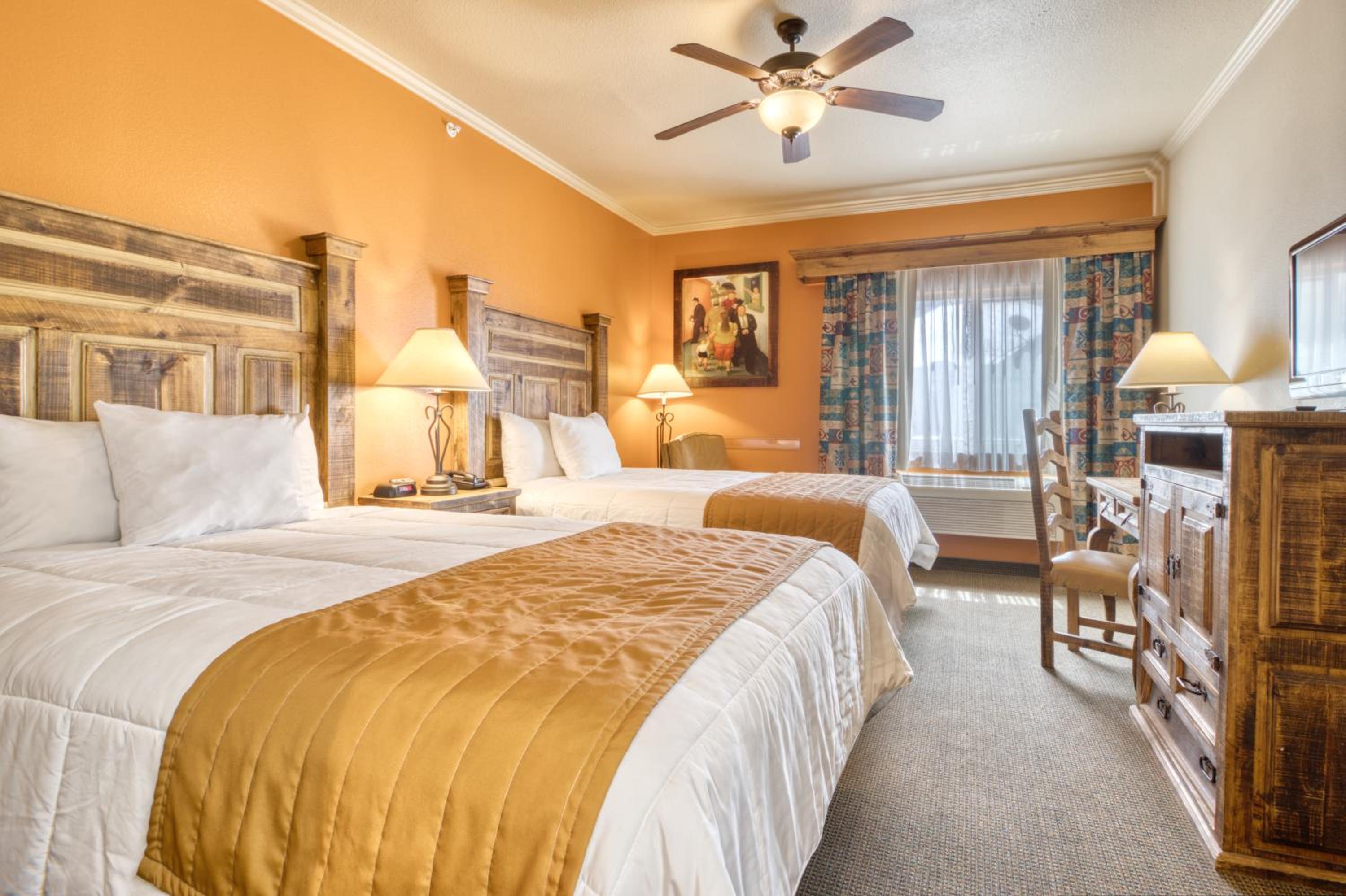 Standard Queen Room with Two Queen Beds - Non Smoking  - Photo 5