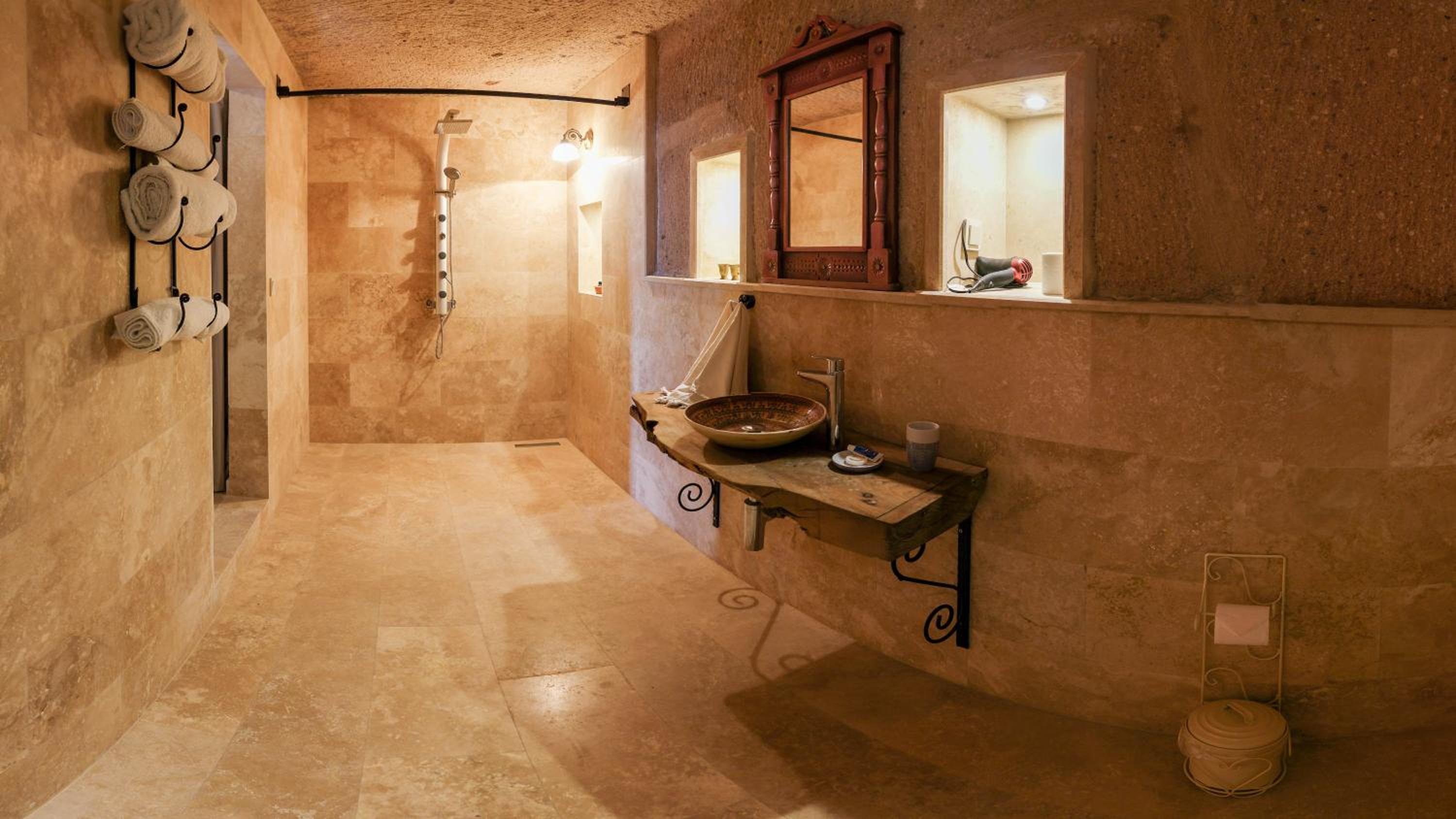 Double Room with Spa Bath - Photo 10