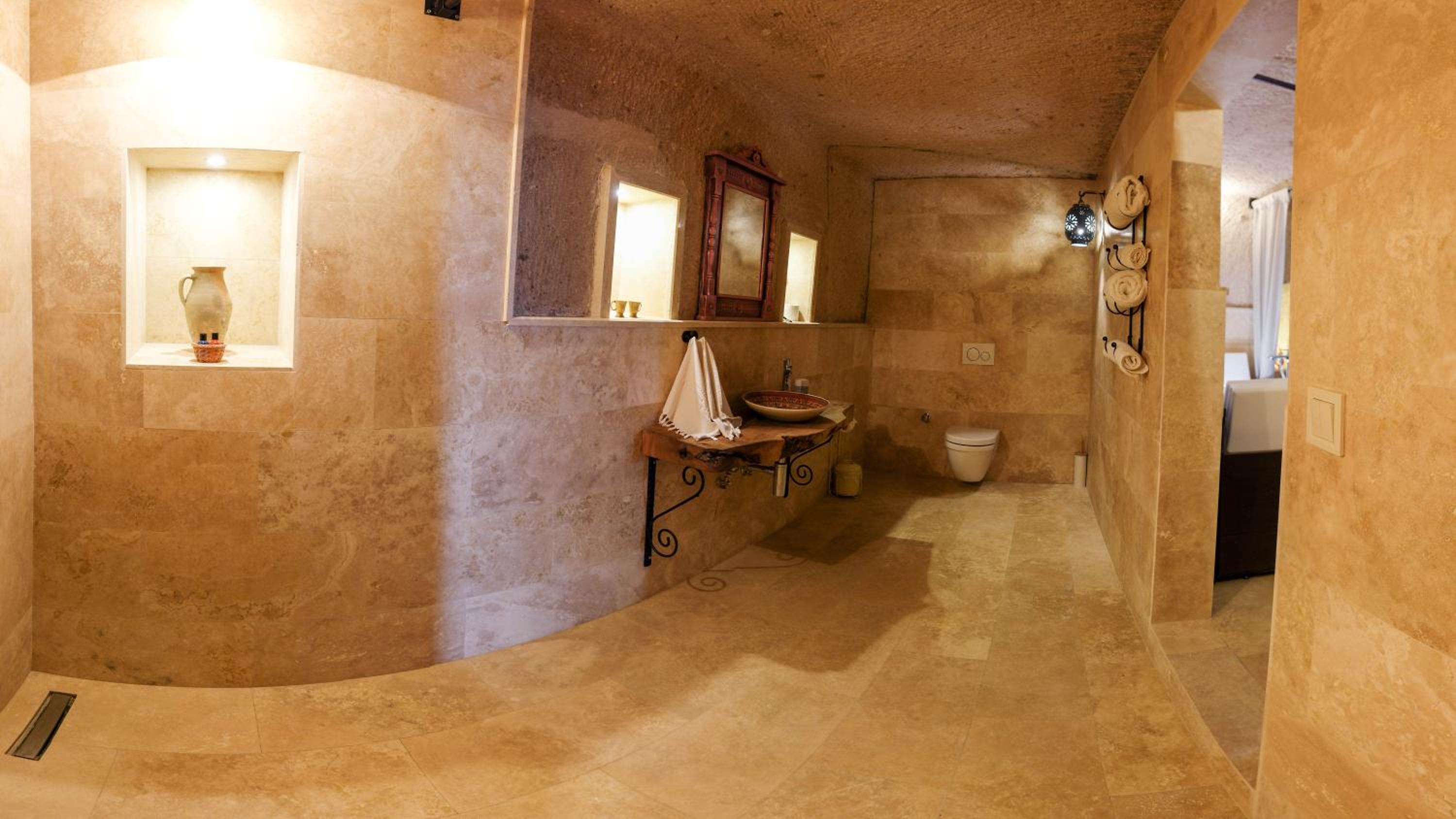Double Room with Spa Bath - Photo 8