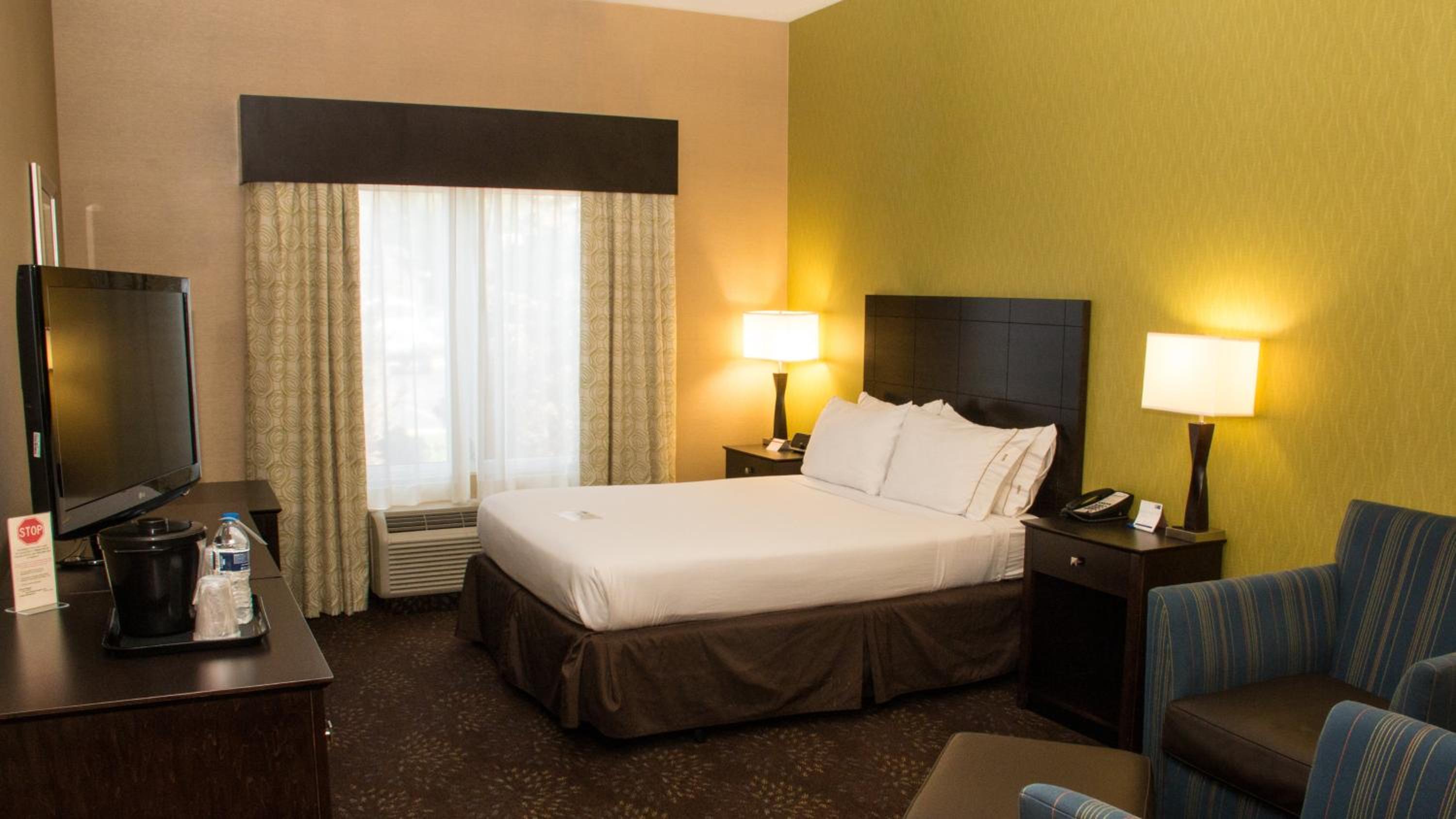 Standard Queen Room