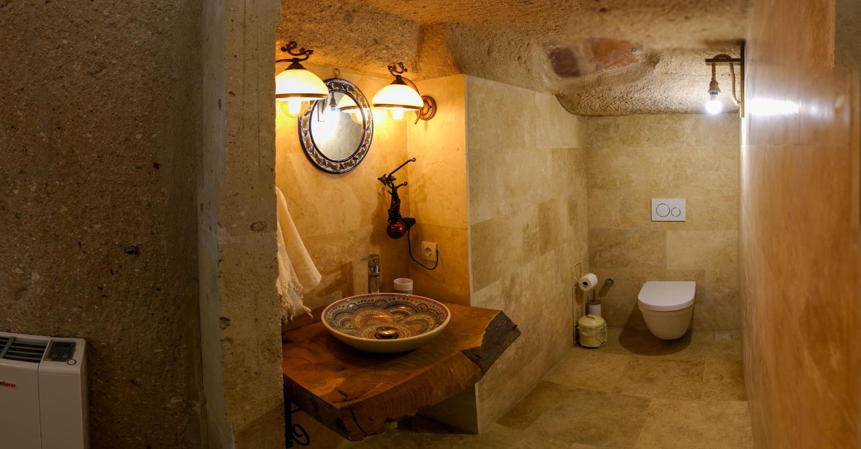 Economy Twin Room - Photo 8