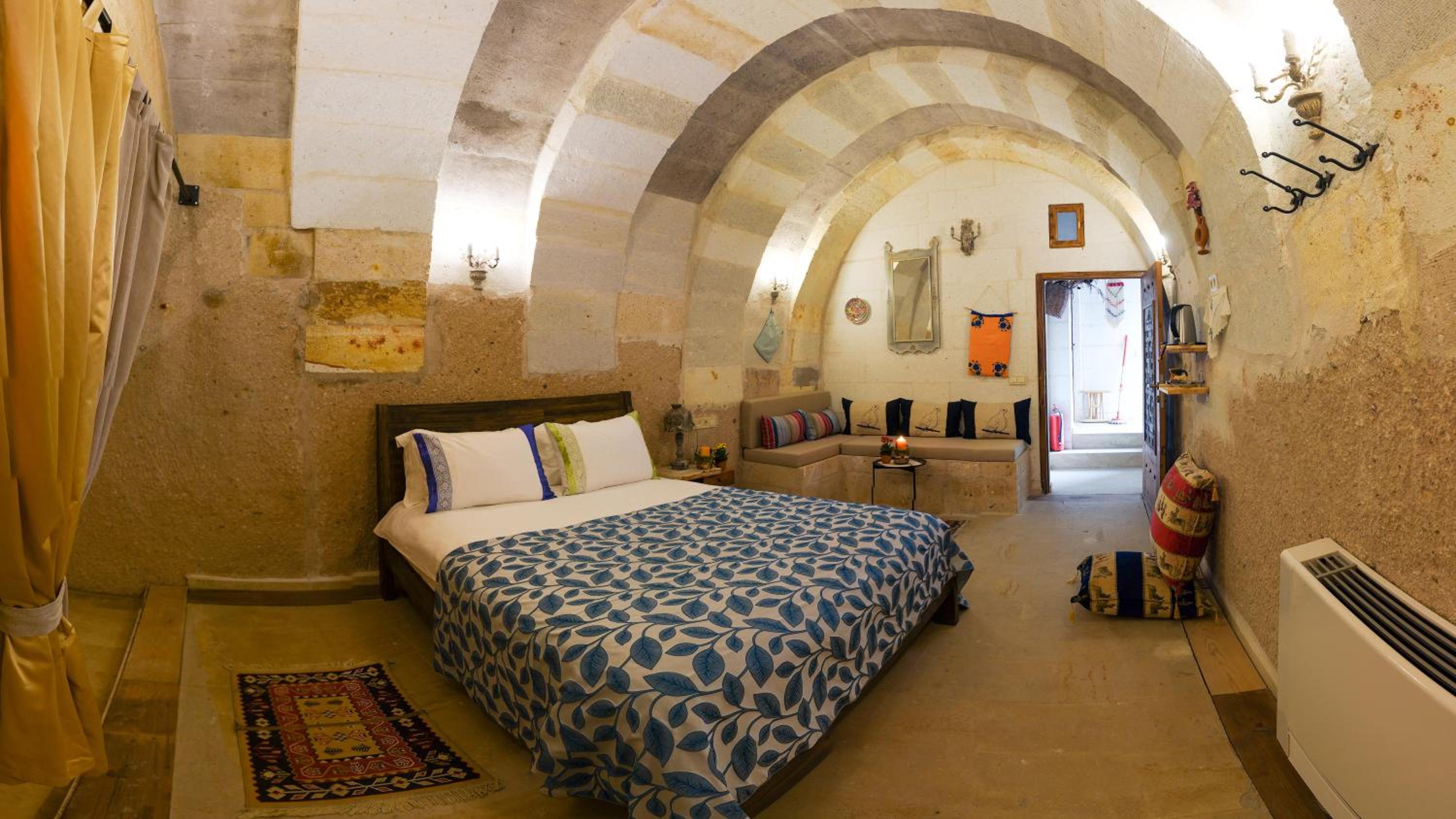 Economy Twin Room - Photo 7