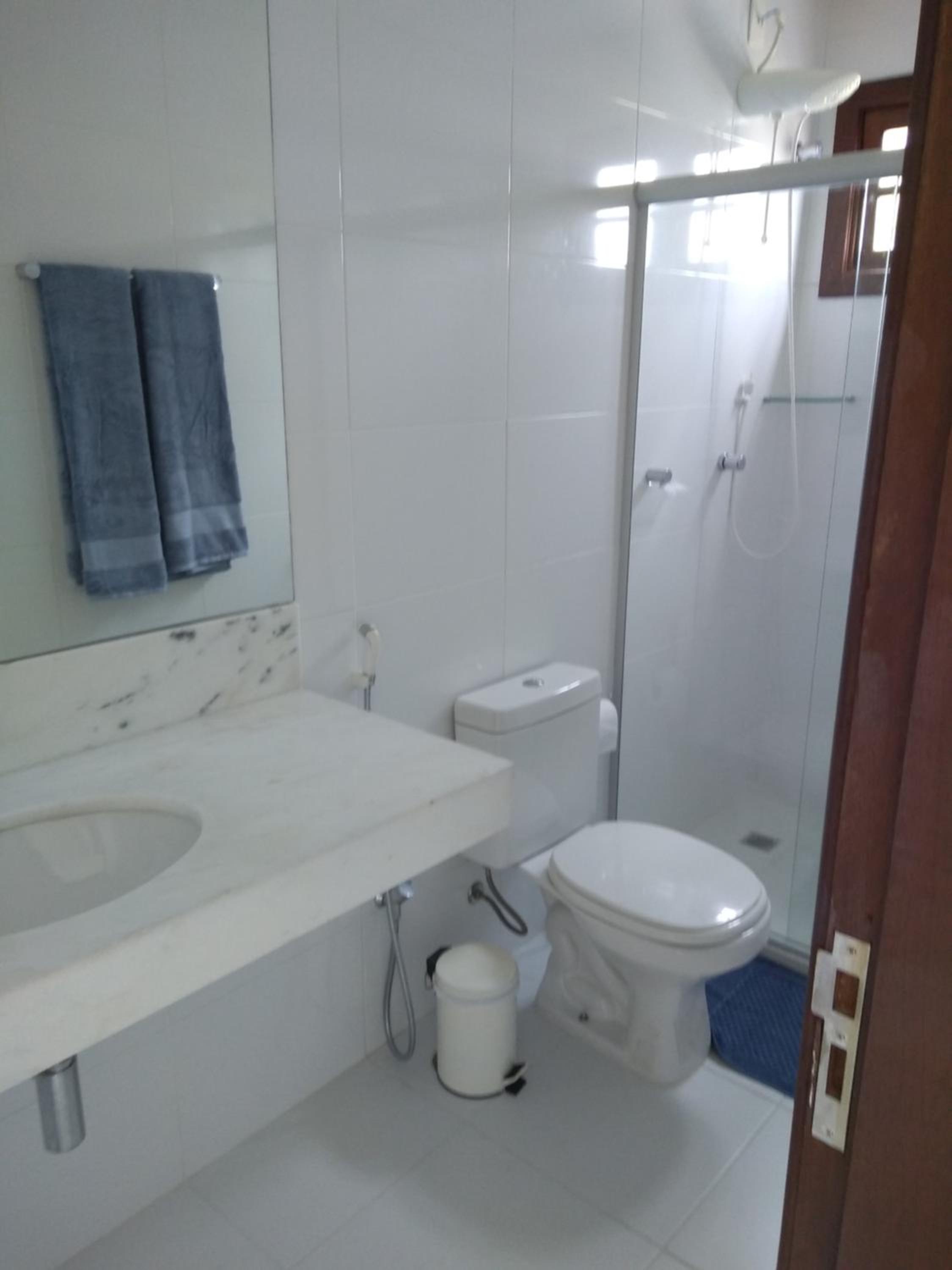 Five-Bedroom House photo 2