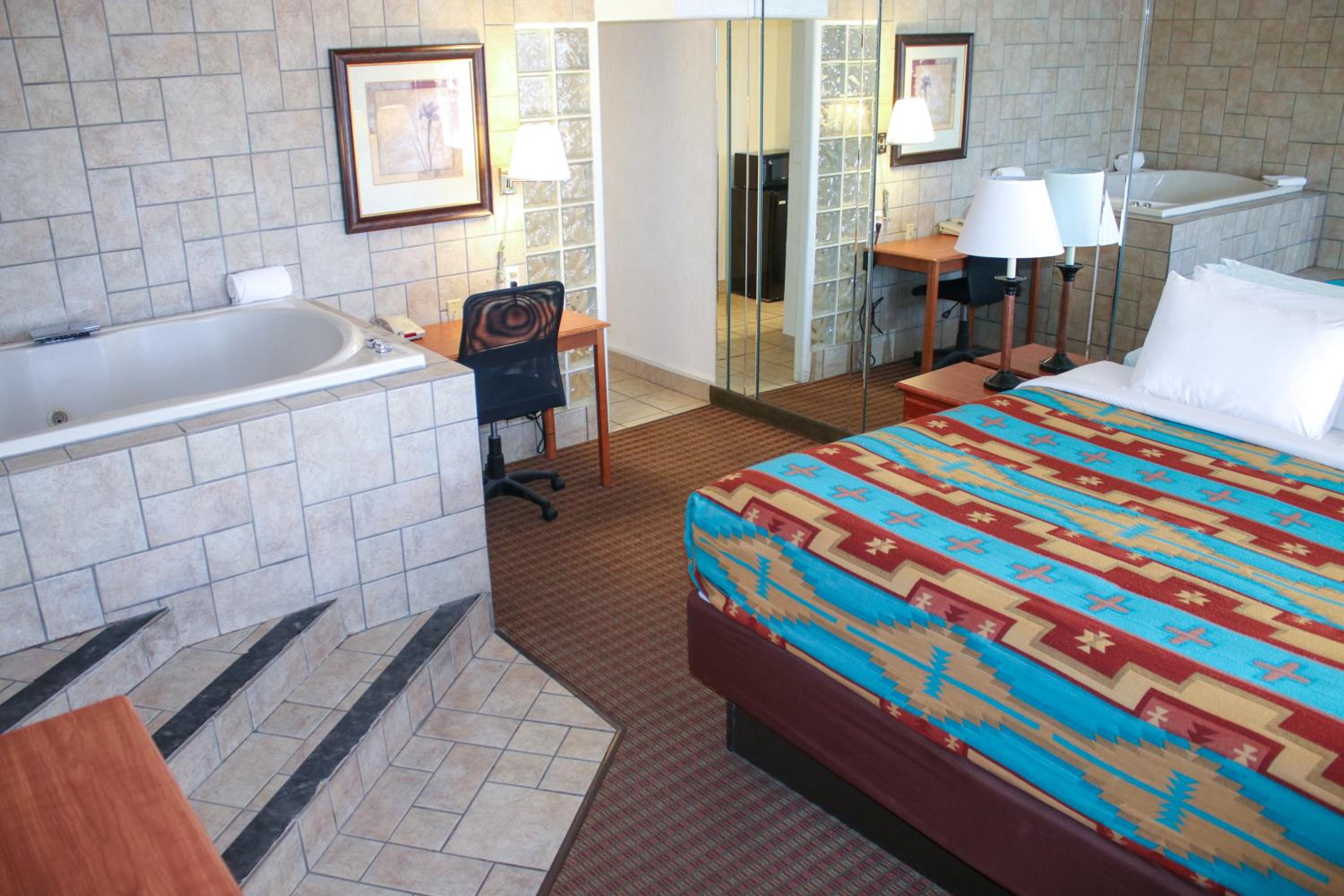 King Suite with Spa Bath - Non-Smoking - Photo 2