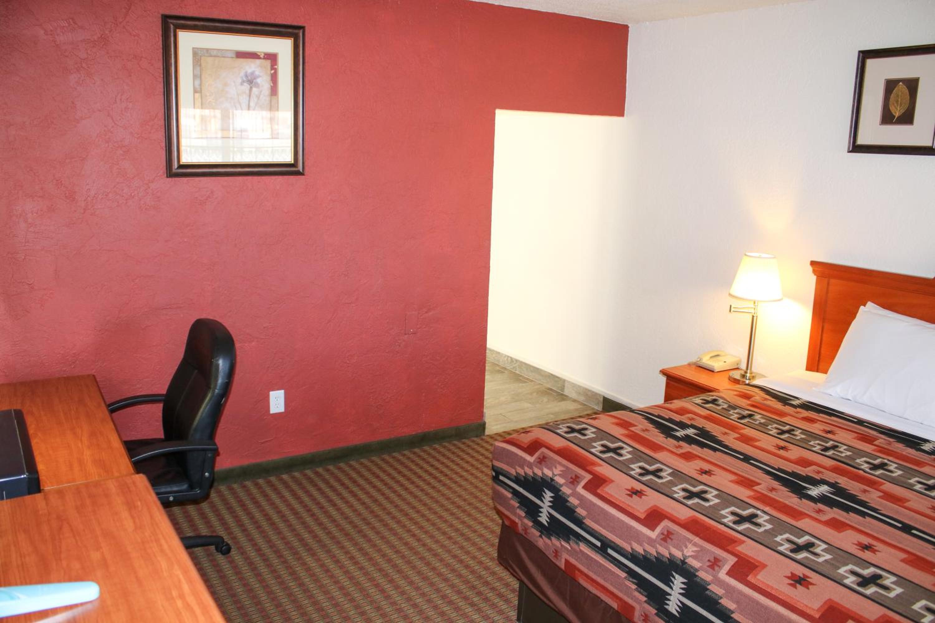 King Room - Non-Smoking - Photo 1