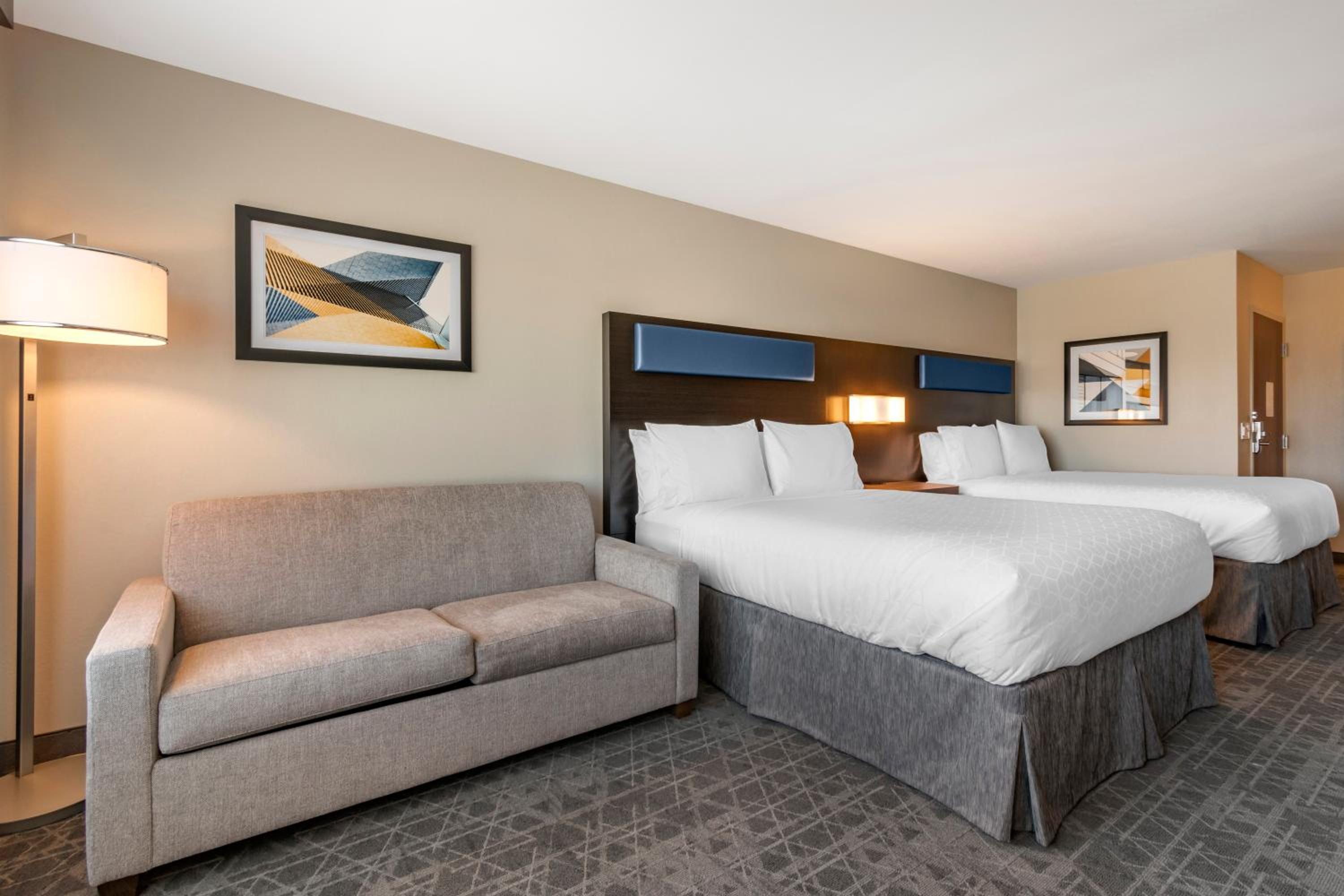 Queen Suite with Two Queen Beds and Additional Living Area - Photo 6
