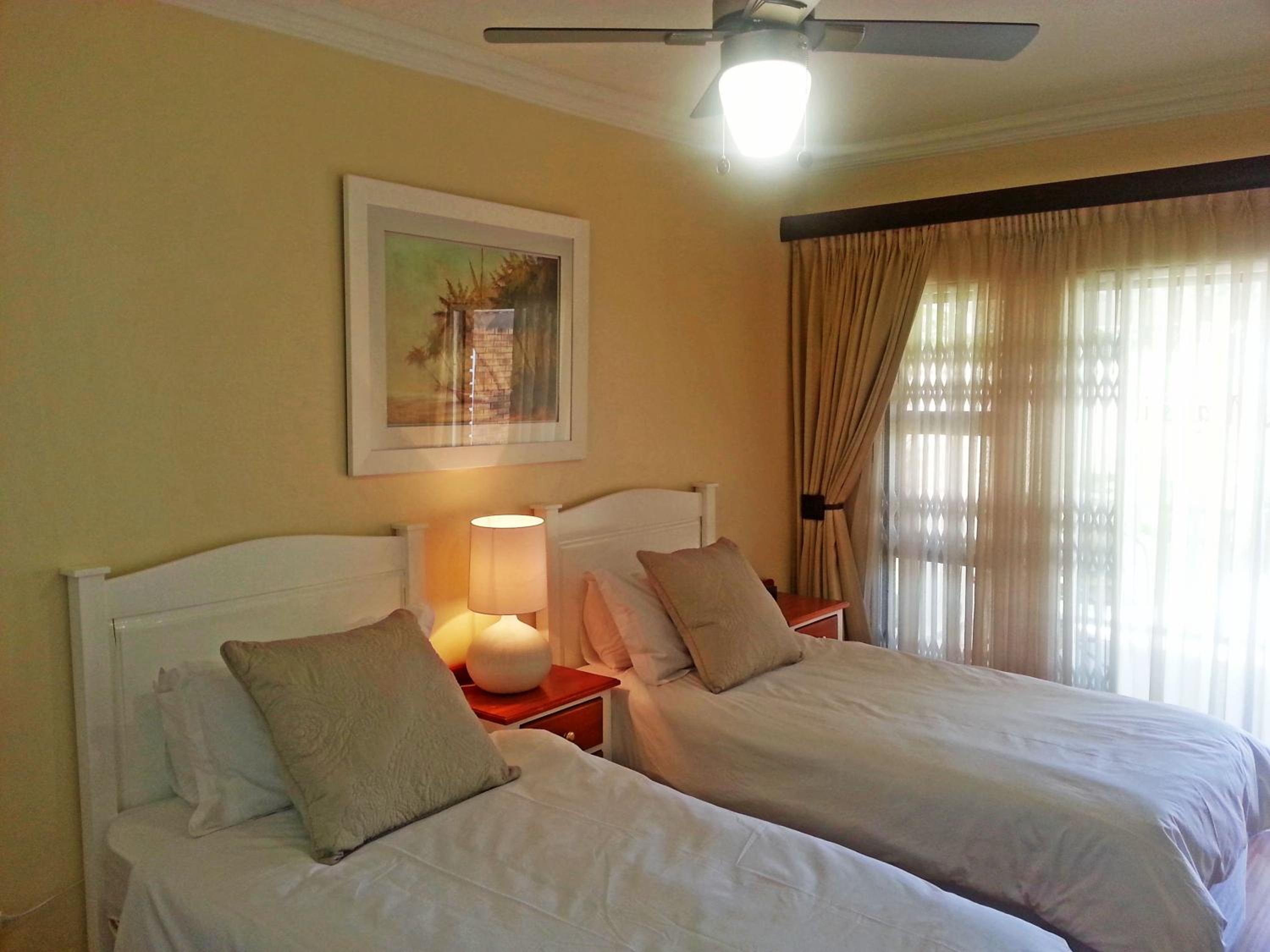 Twin Room with Shower - Photo 1
