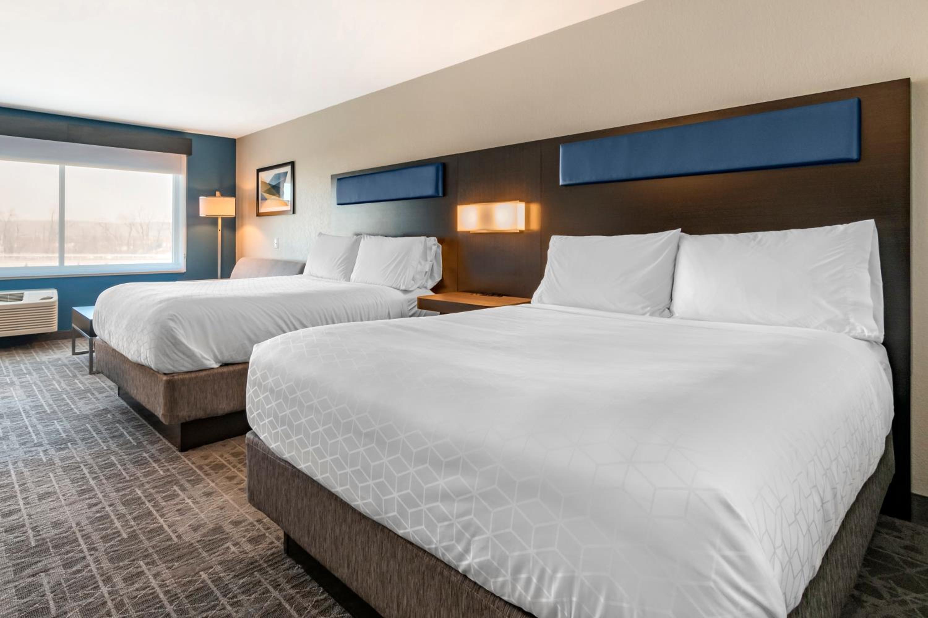 Queen Suite with Two Queen Beds and Additional Living Area - Photo 4