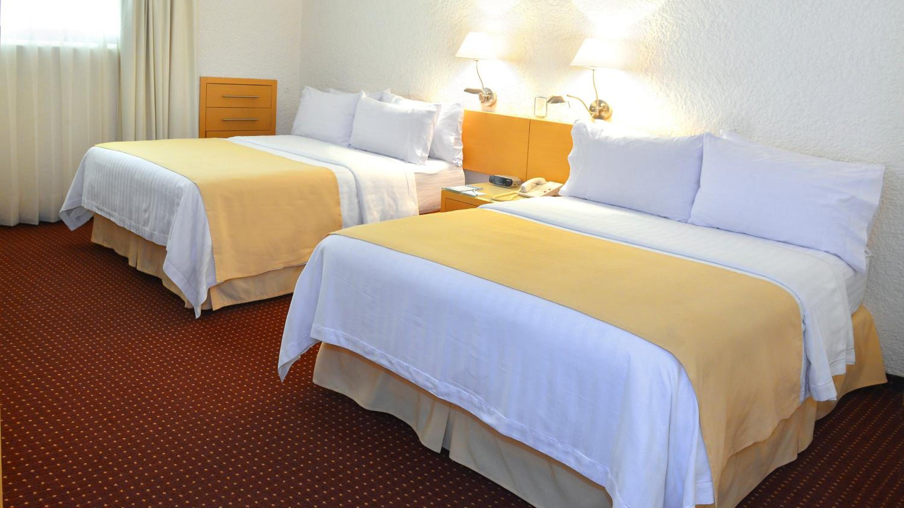 Standard Room with Two Queen Beds photo 1
