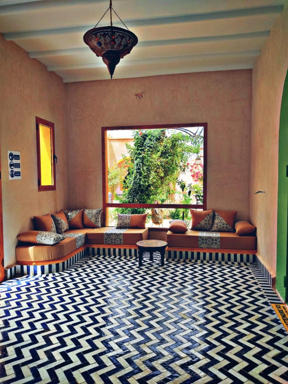 Apartment with Terrace - Photo 10
