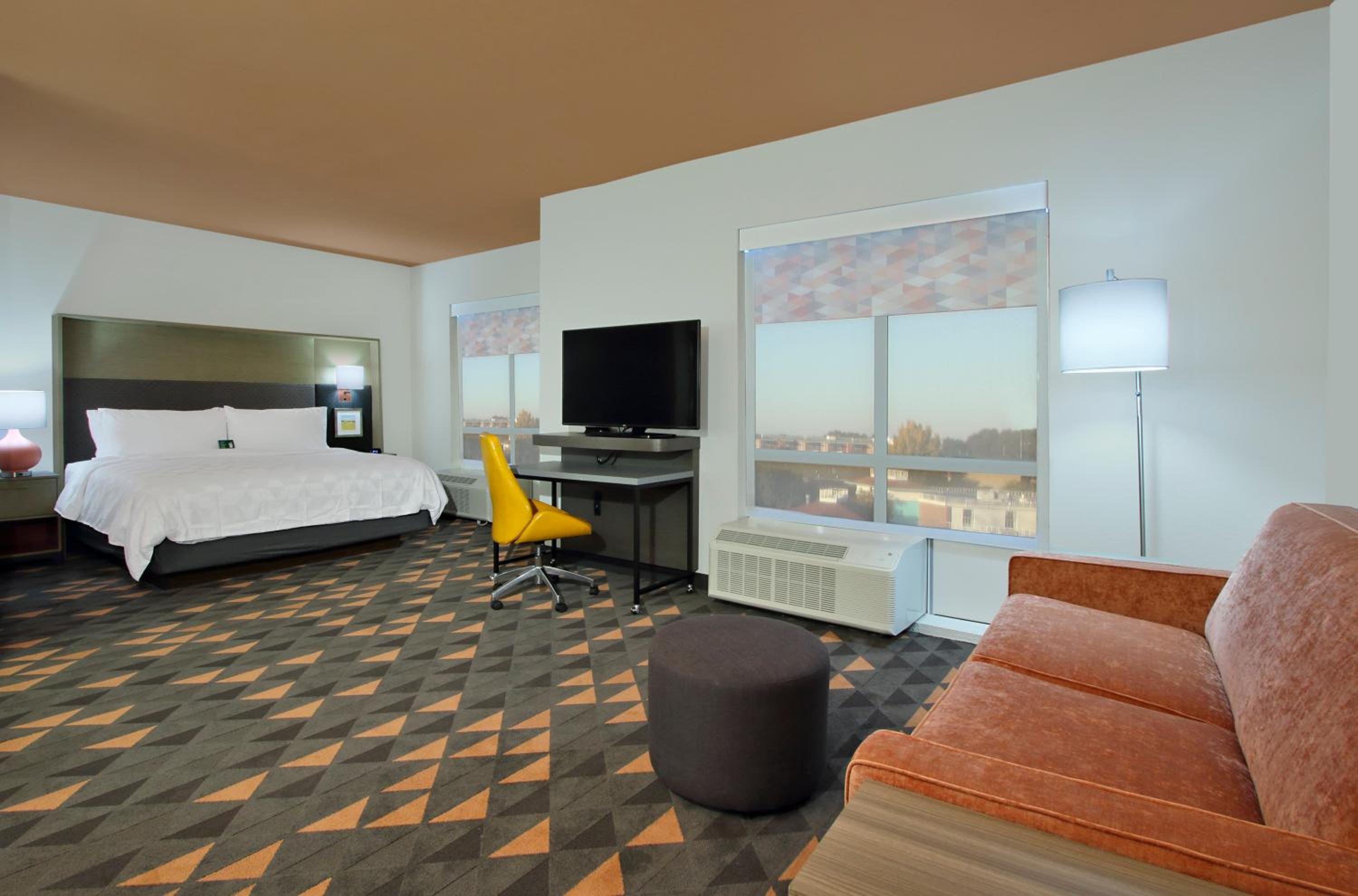 One-Bedroom King Suite with Sofa Bed - Photo 3