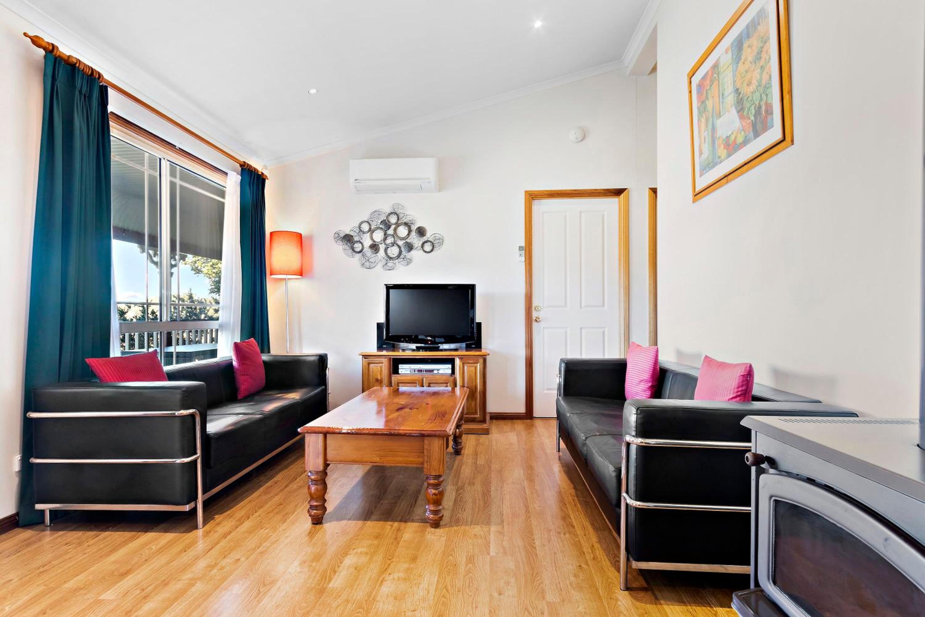 Three-Bedroom House photo 1