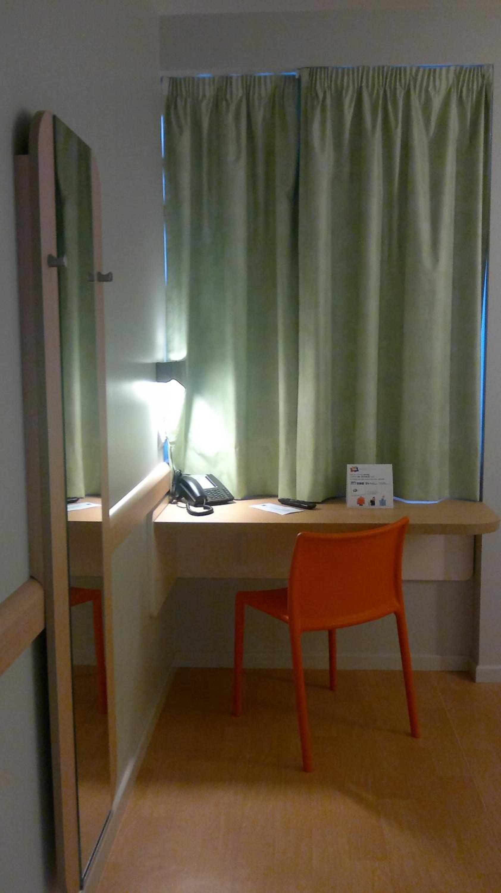 Standard Twin Room - Photo 10