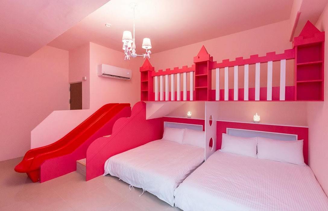 Family Room with Mountain View photo 2