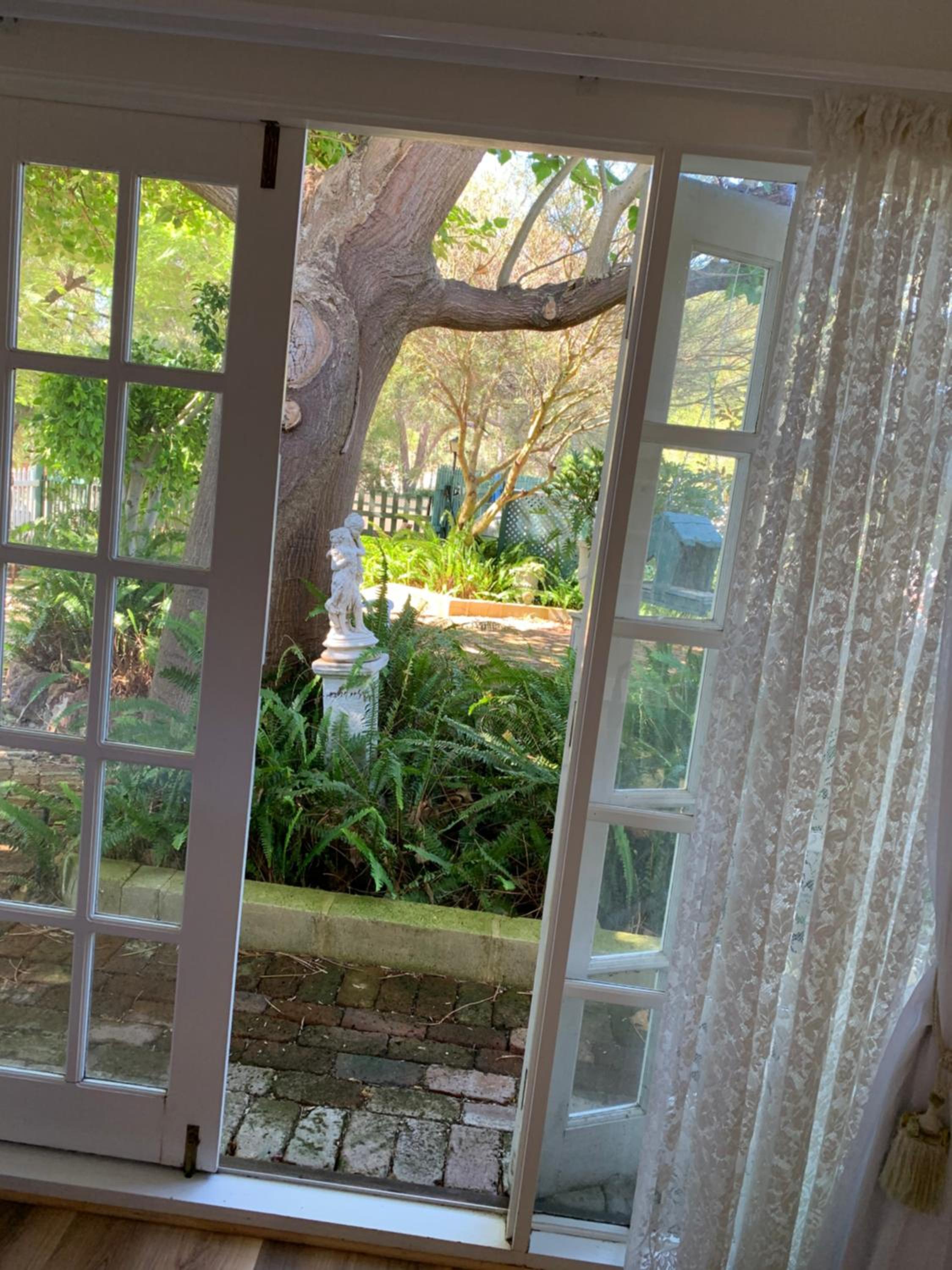 The Courtyard King Suite - Photo 6