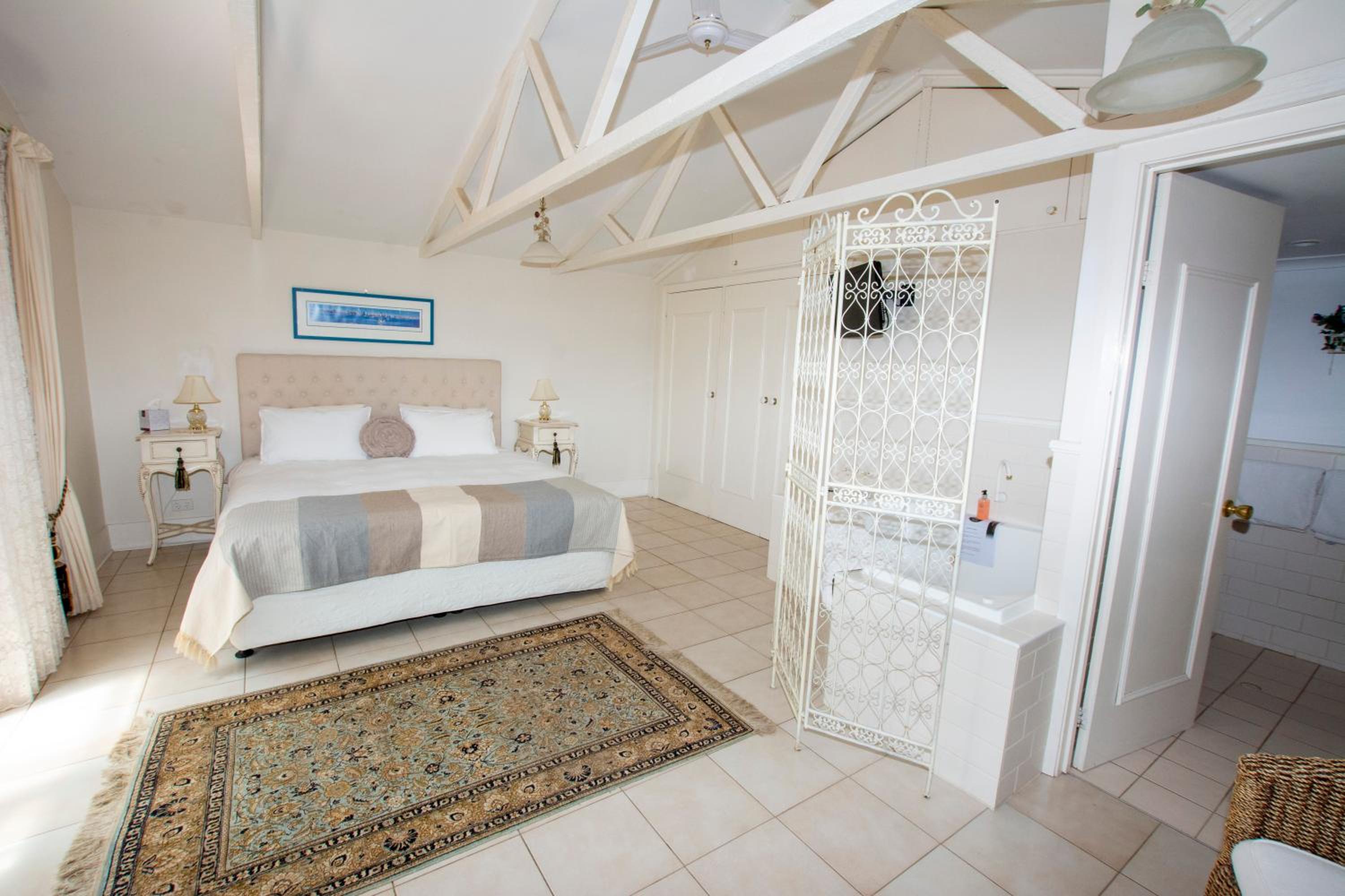 The Summer King Suite with Spa Bath - Photo 7