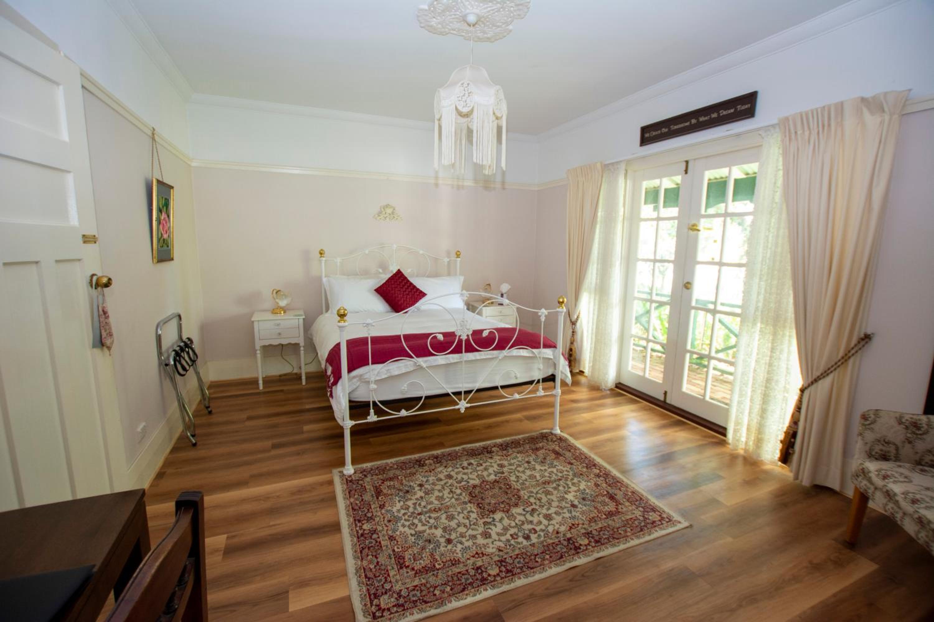 The Rose King Suite with Spa Bath - Photo 1
