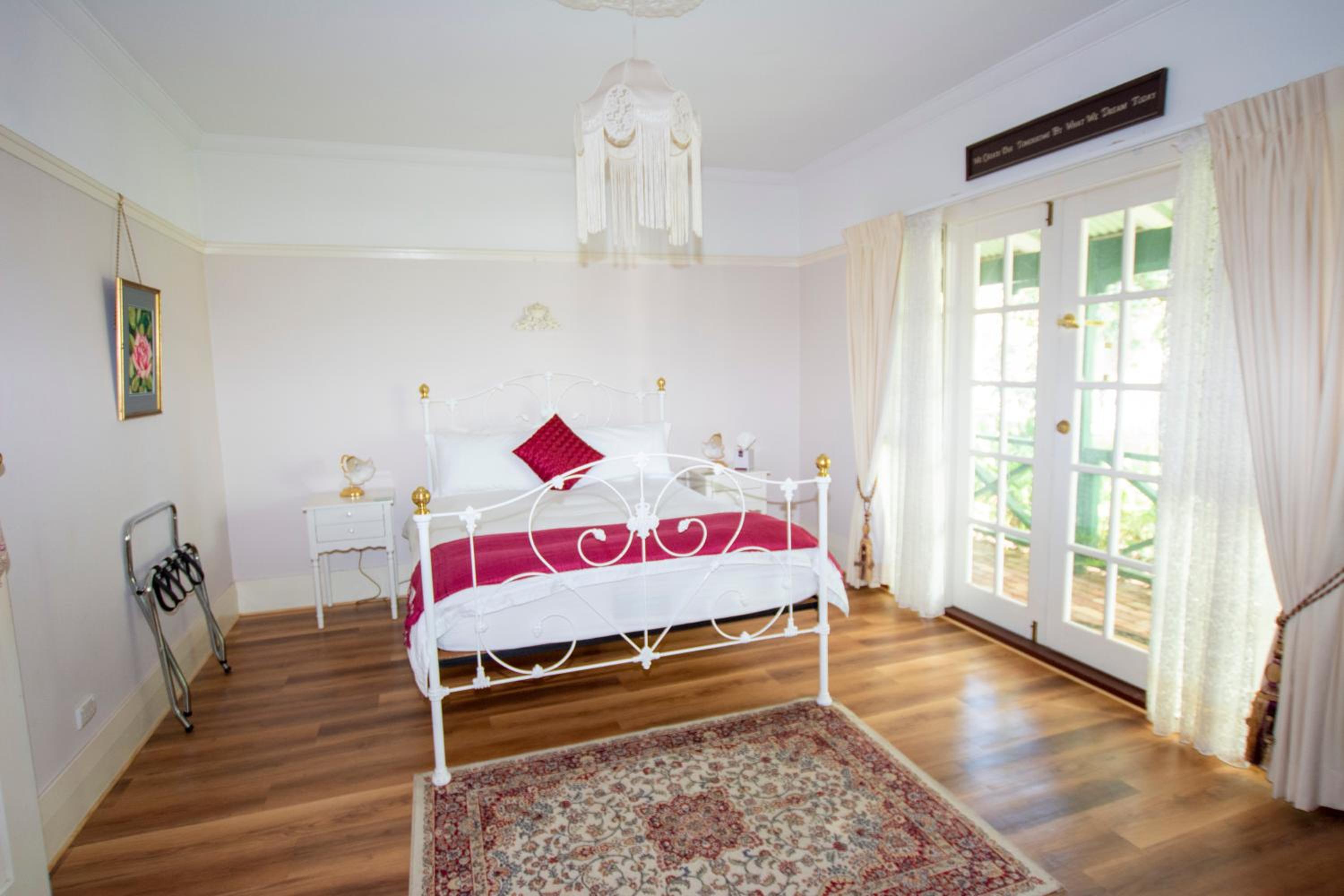 The Rose King Suite with Spa Bath - Photo 7