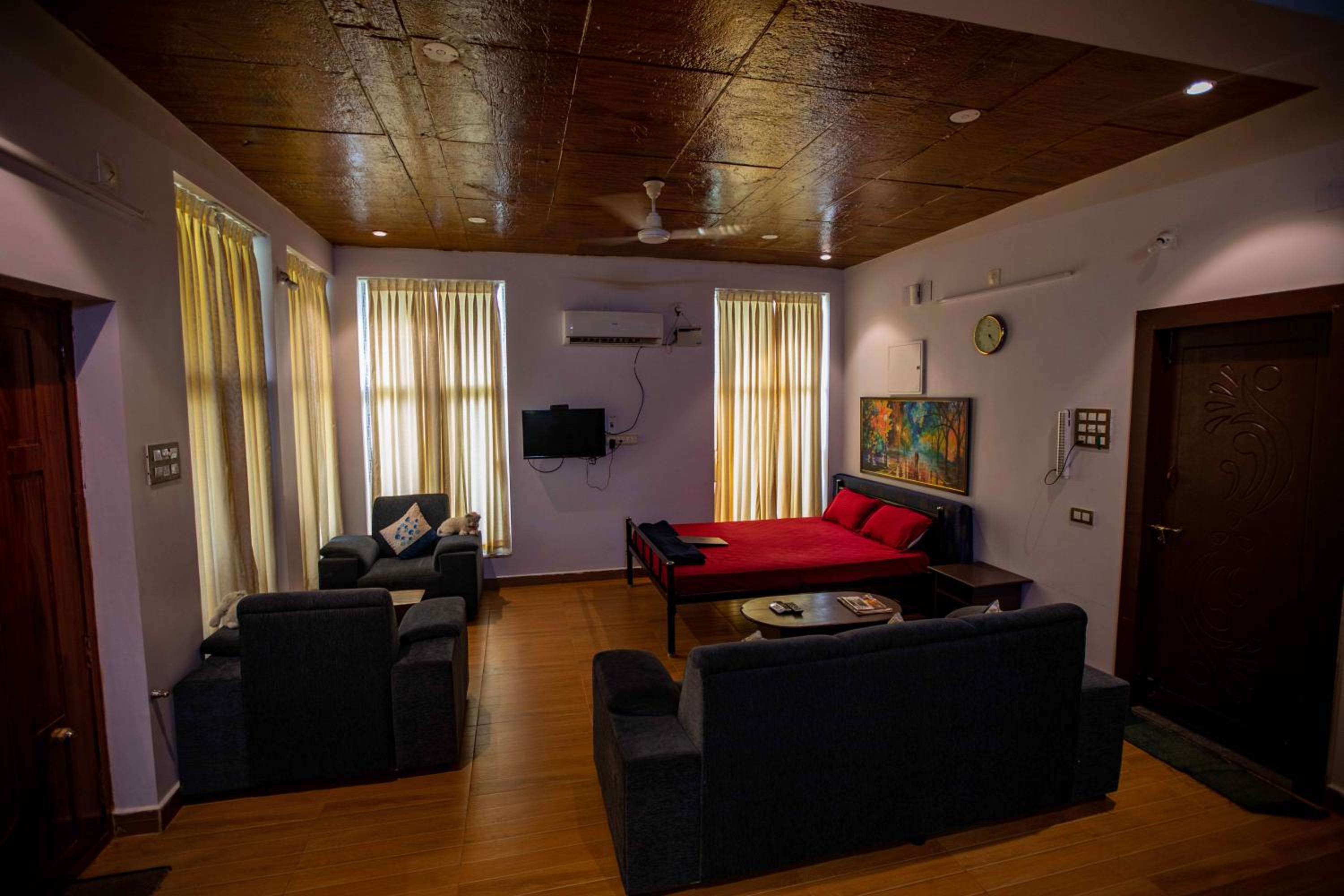 One-Bedroom House photo 1