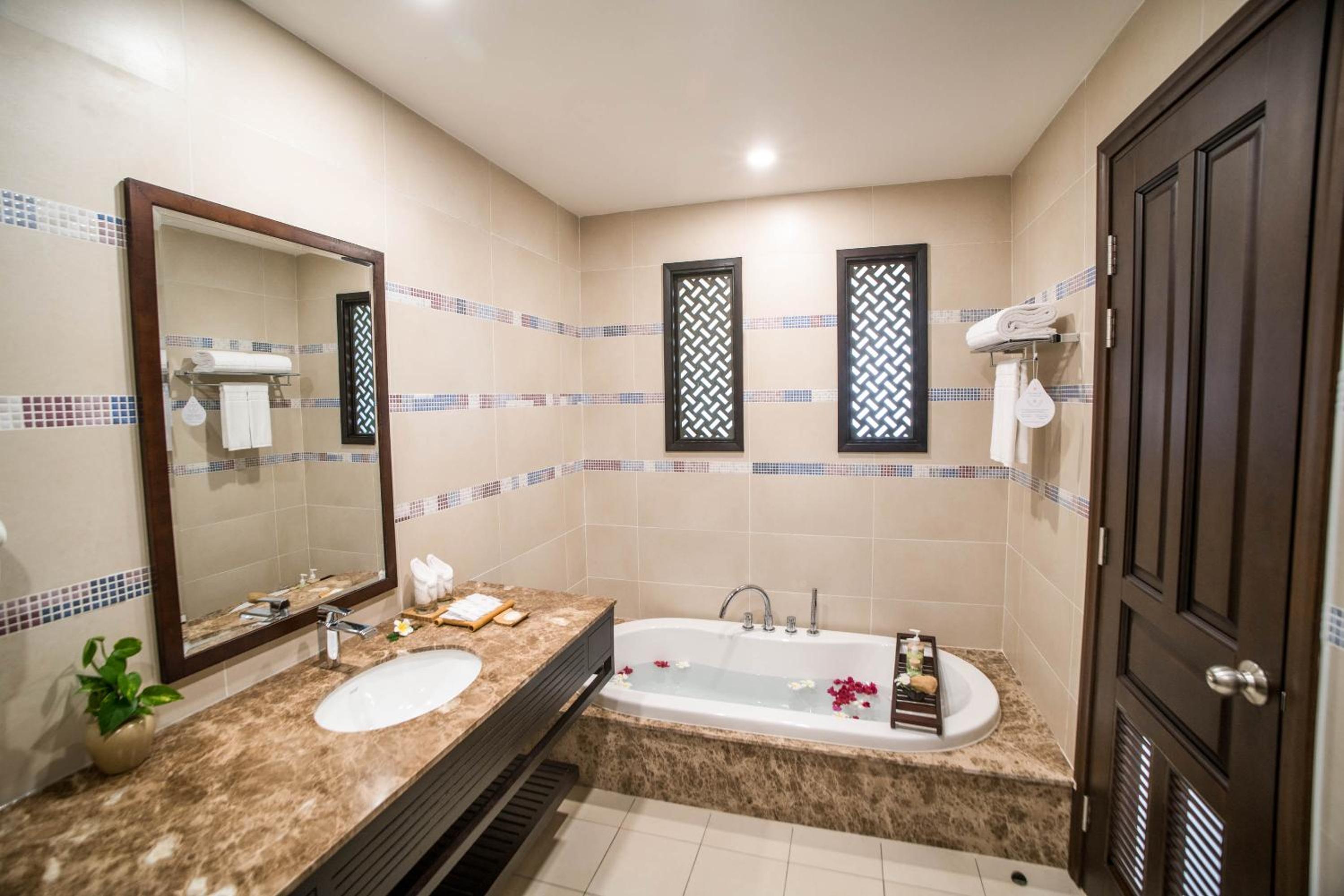 Executive Suite with Balcony - Complimentary Mini-bar in room