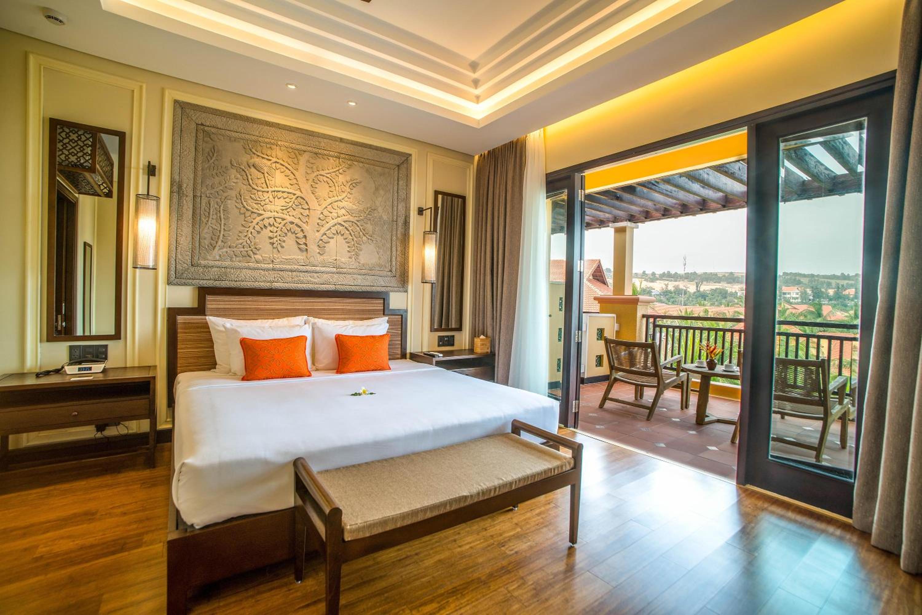 Signature Panorama View Suite with Balcony - Complimentary Mini-bar in room