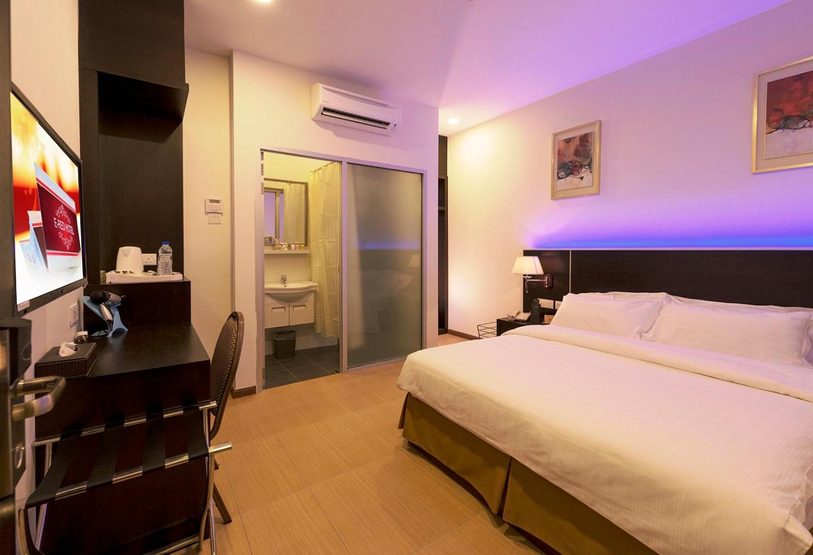 Standard Queen Room