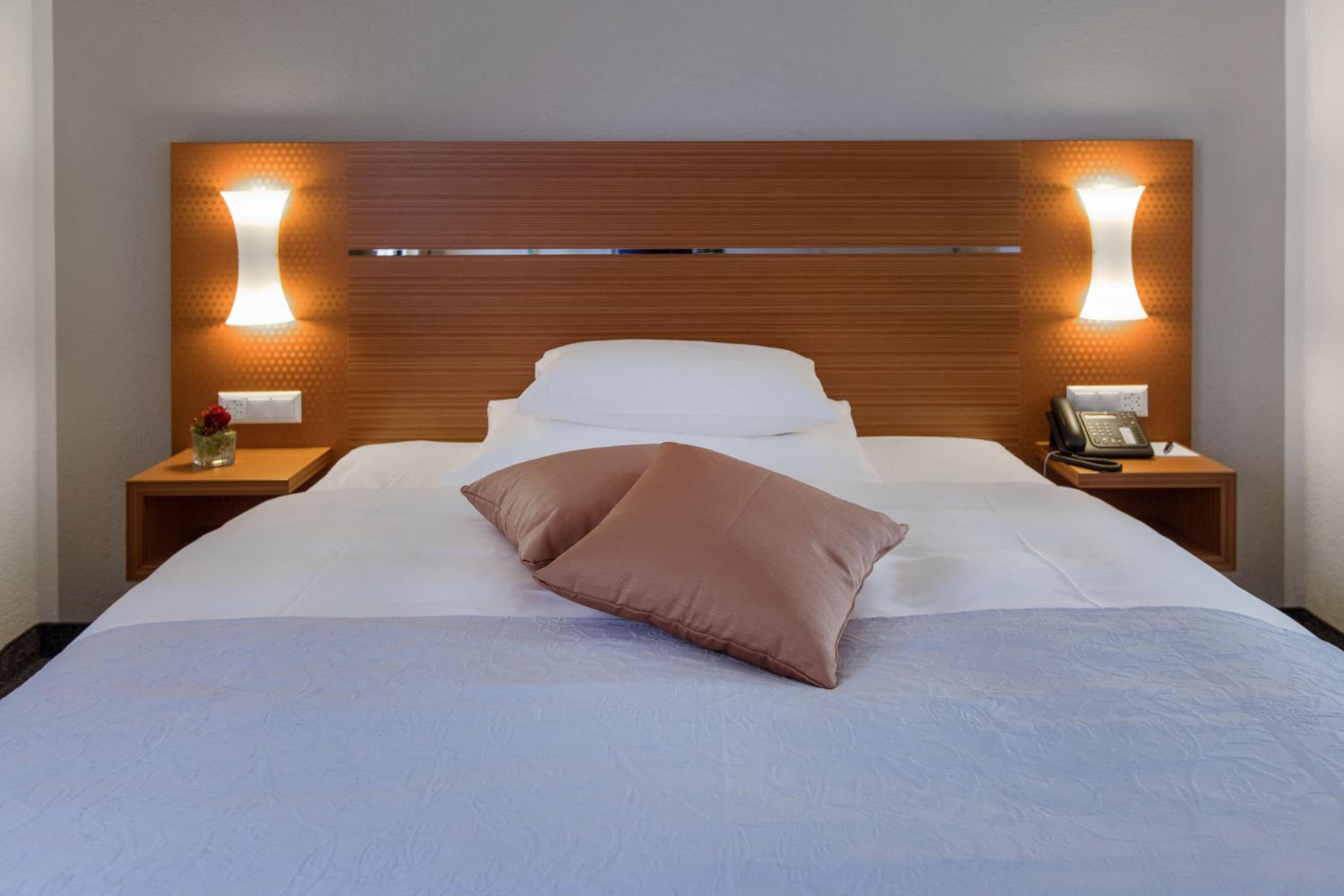 Double Room With Mountain View thumbnail 6