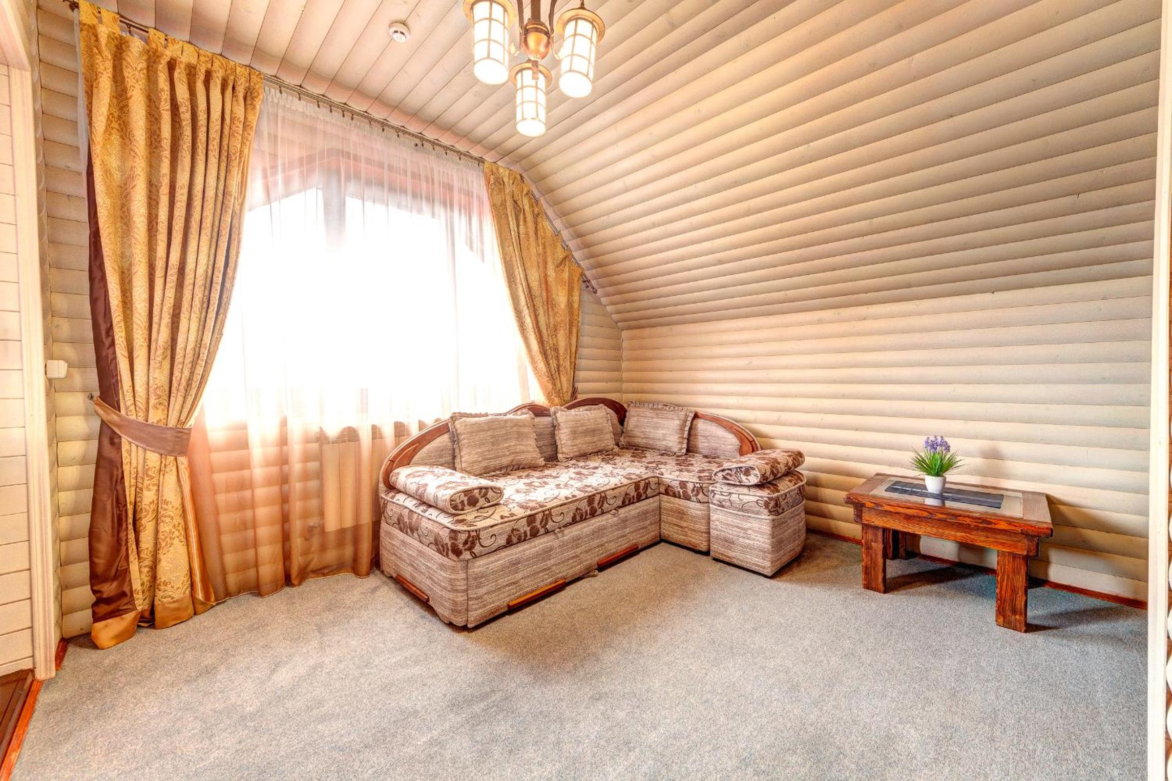 Four-Bedroom Cottage With Spa Access