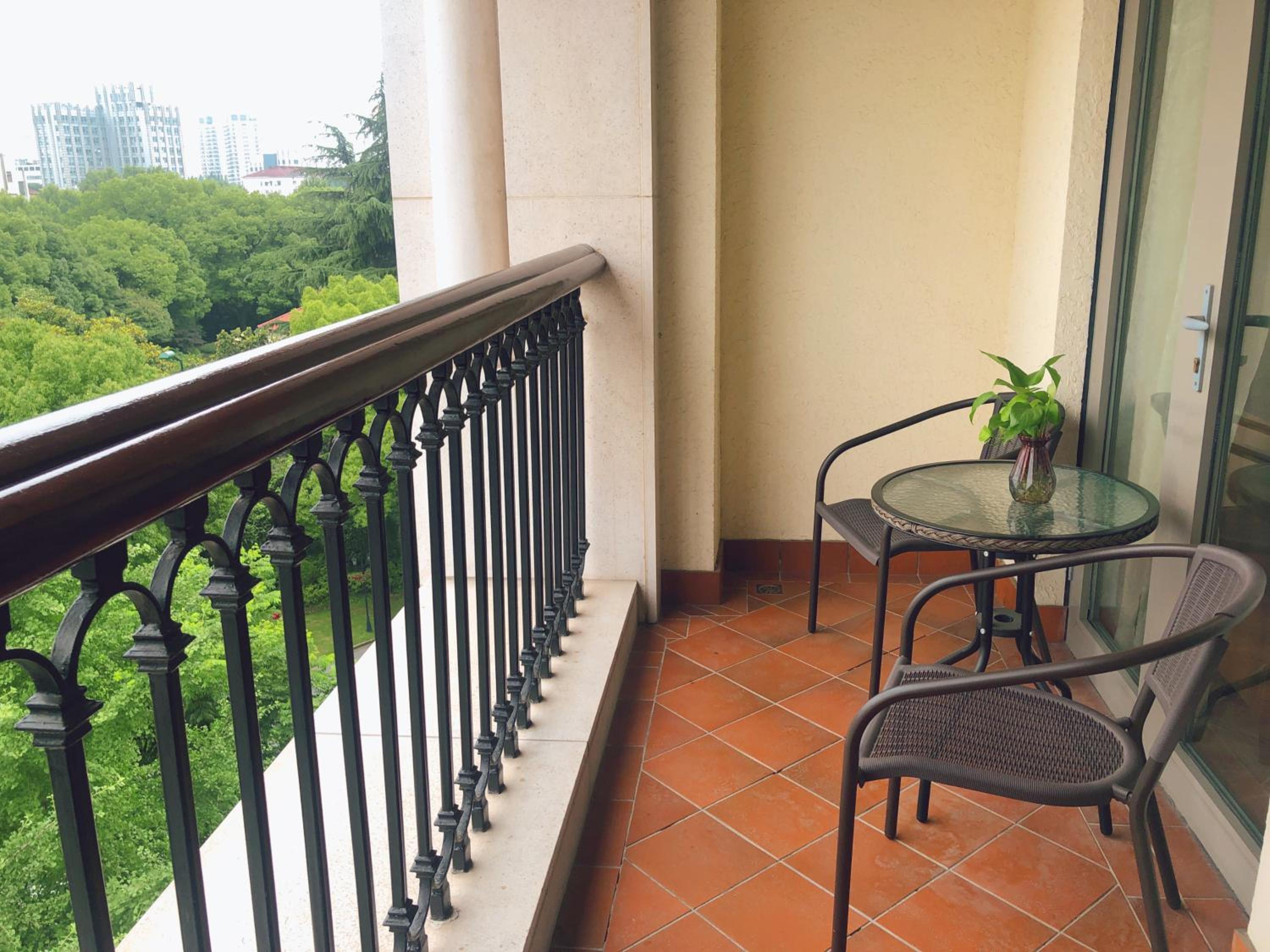 Double Room with Balcony thumbnail 5