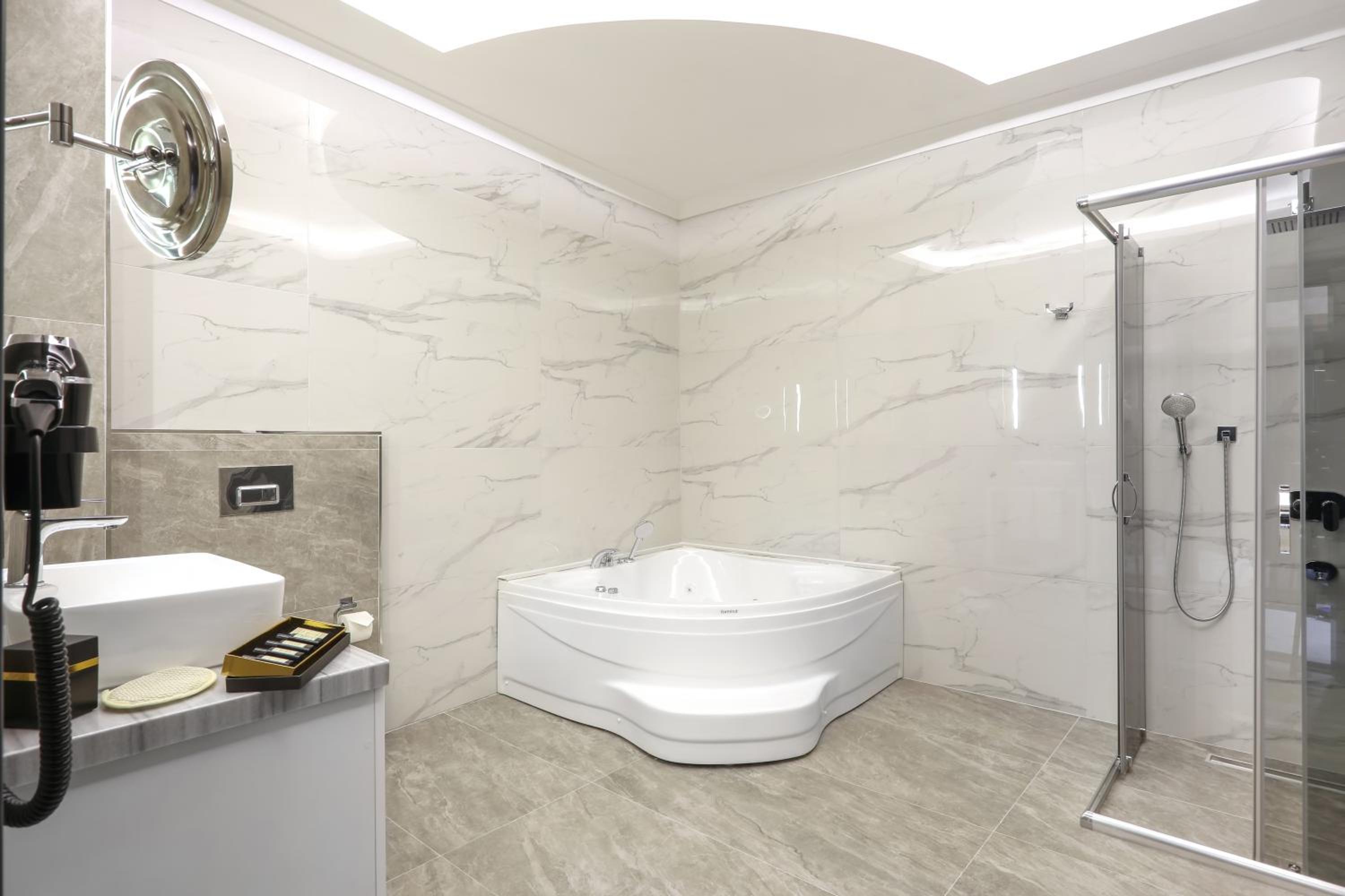 Suite - Photo 5