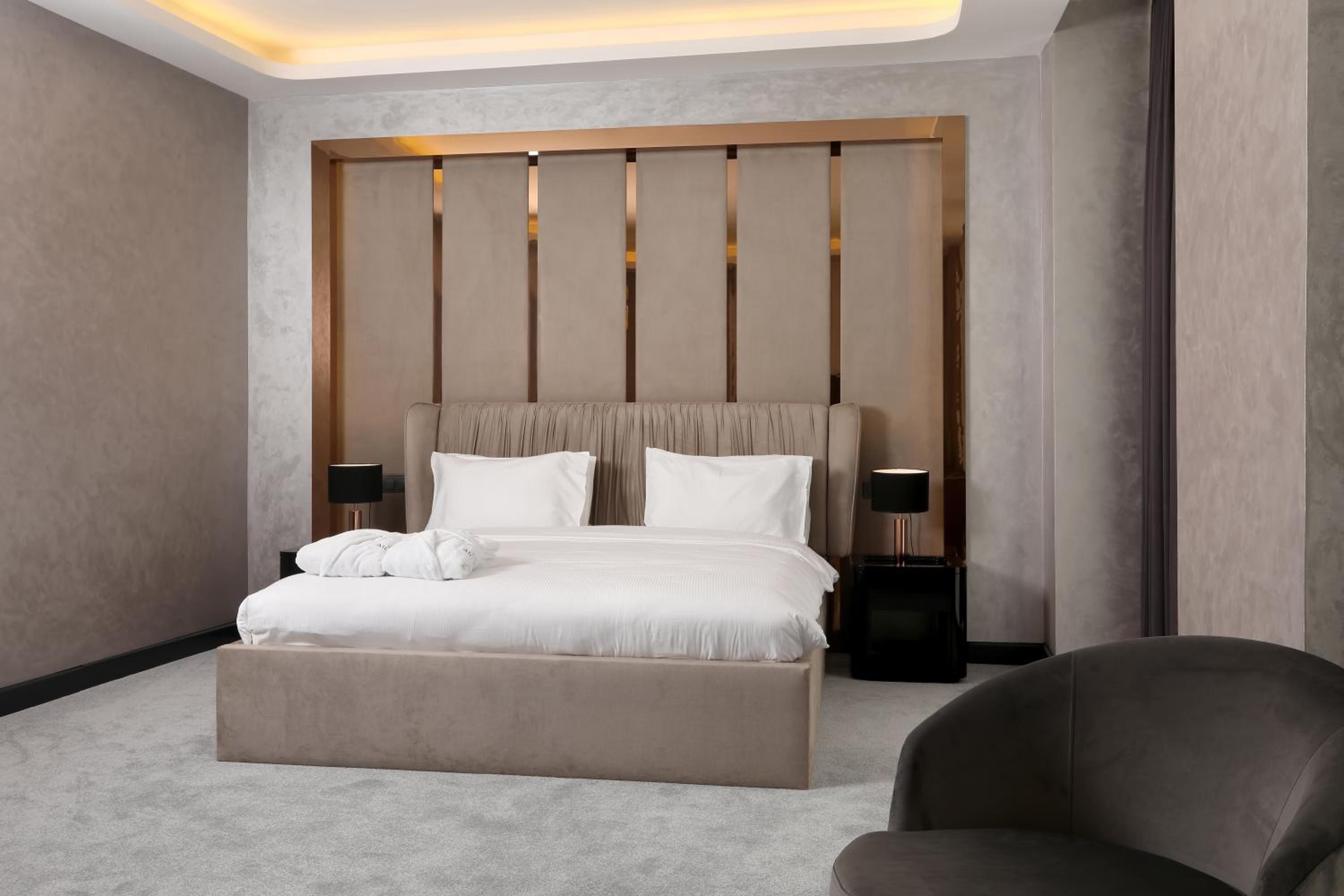 Suite - Photo 3