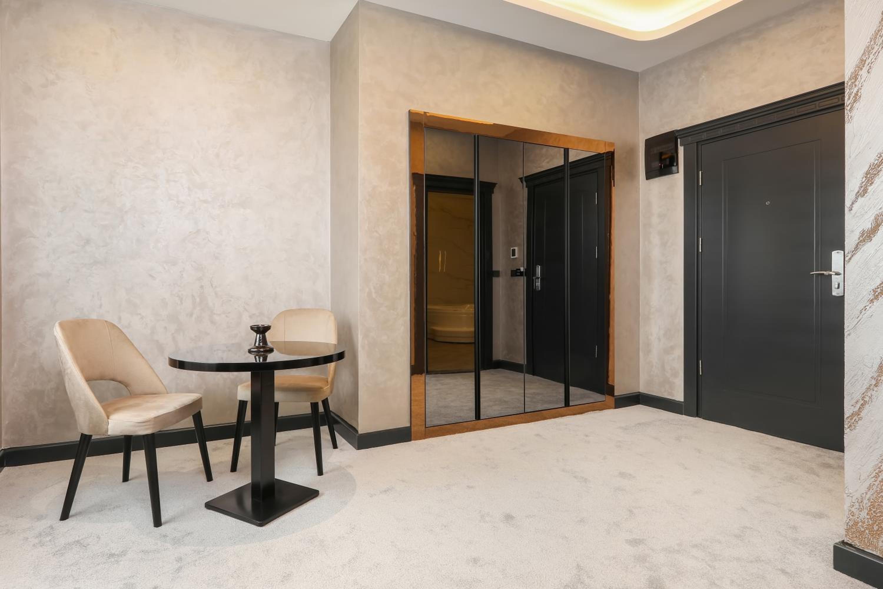 Suite - Photo 4