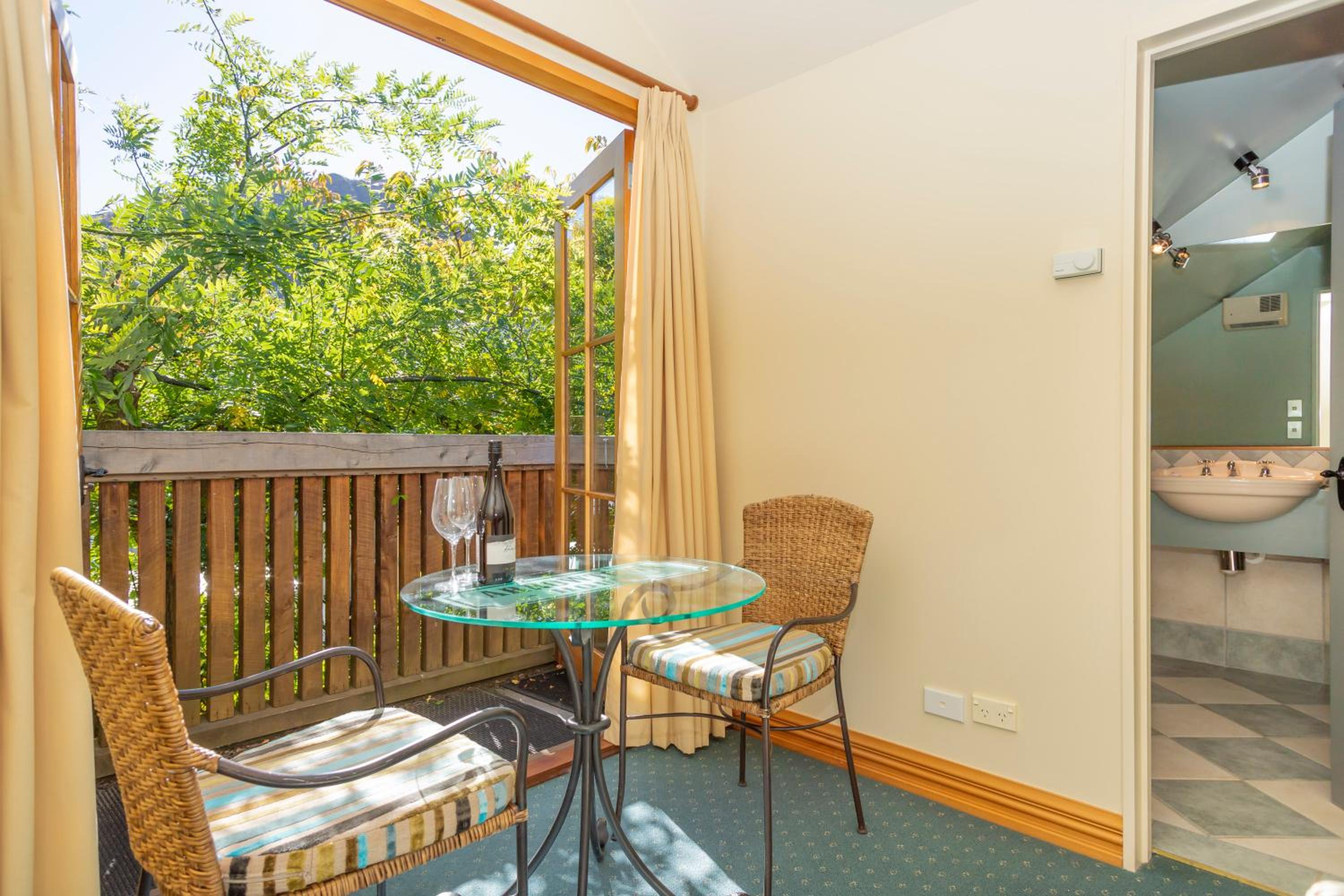 Queenstown Escape - Premier Double Room photo 2