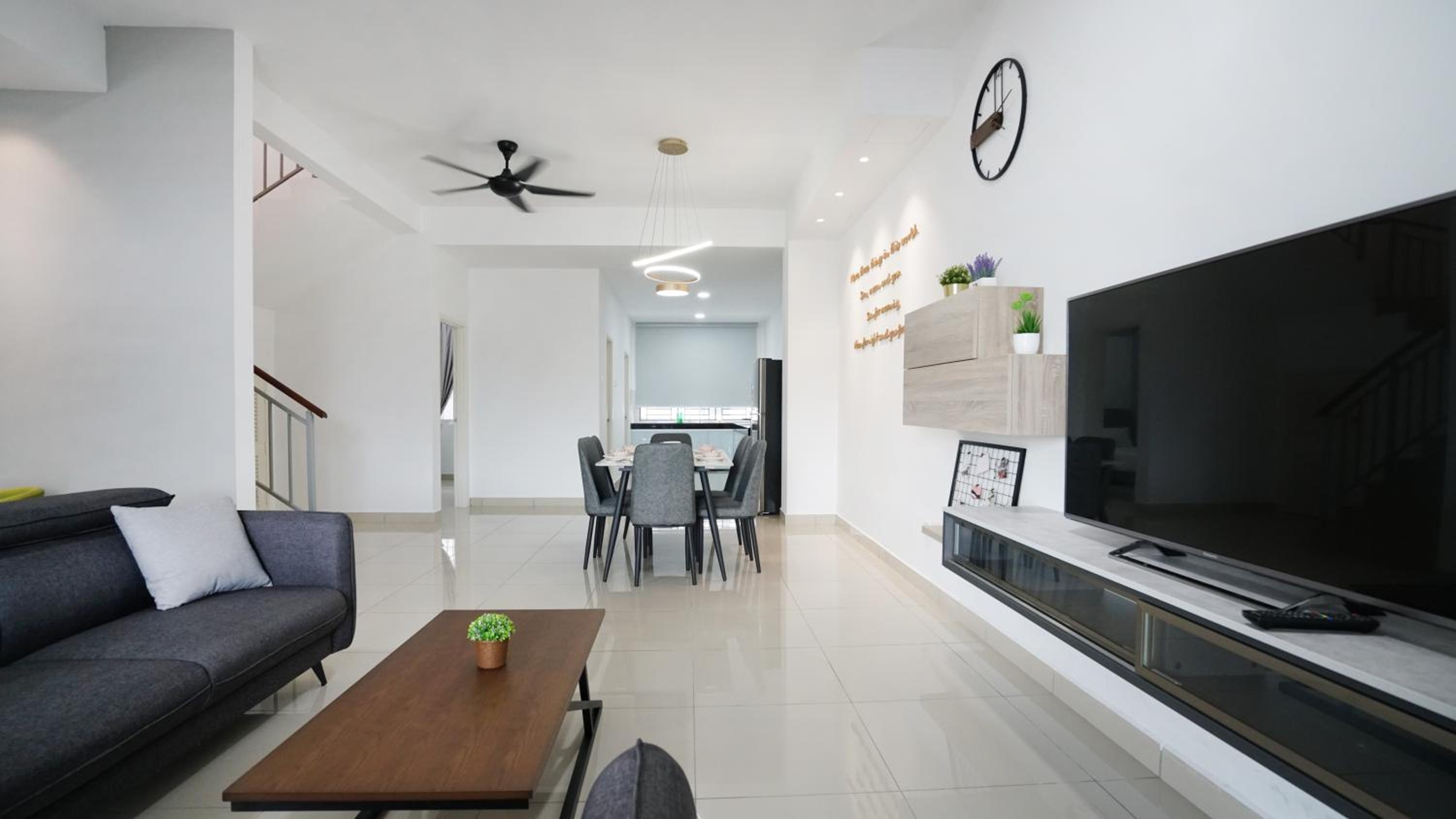 Four-Bedroom House photo 2