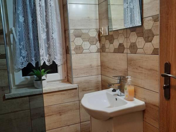 Two-Bedroom House - Photo 8