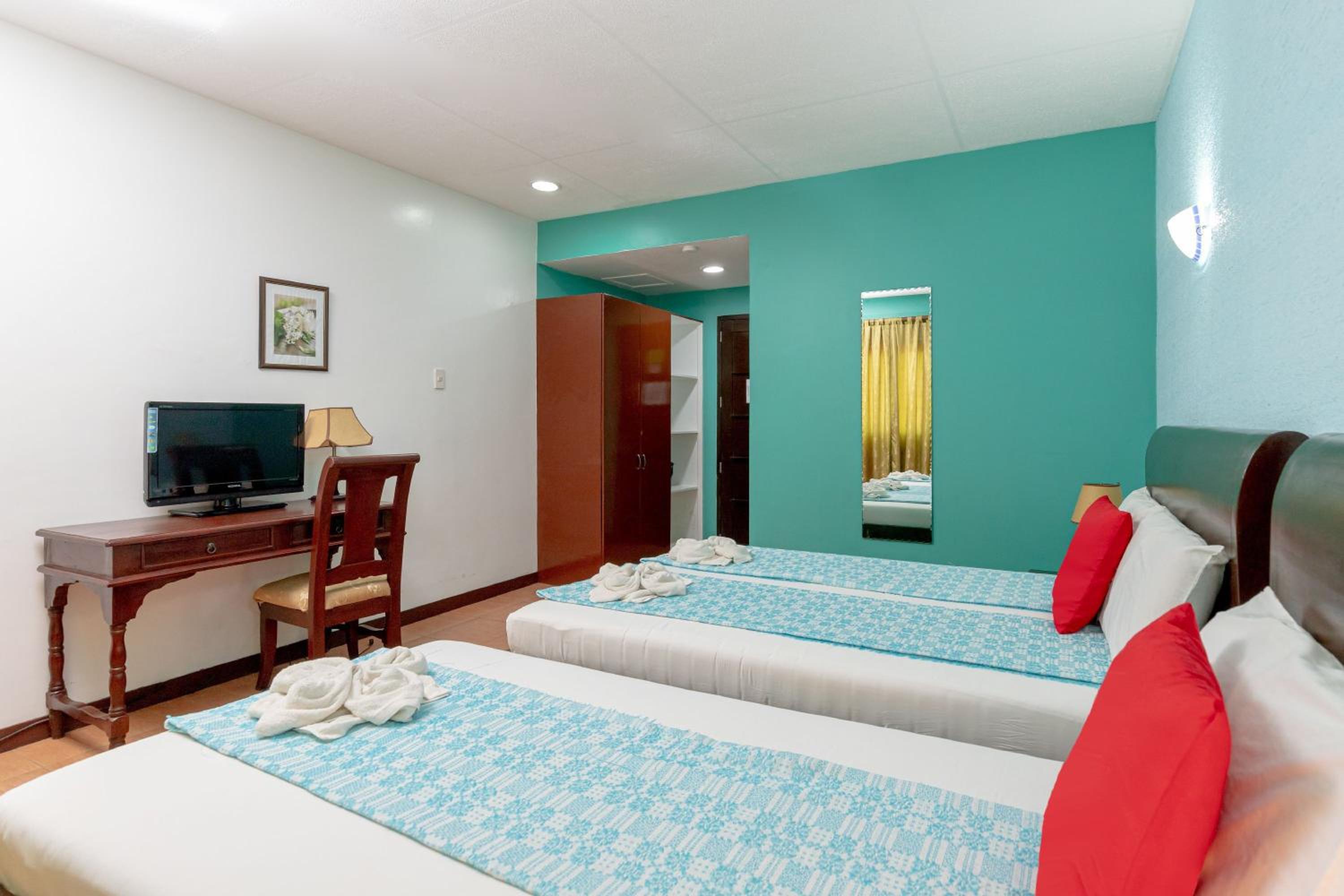 Deluxe Triple Room photo 3